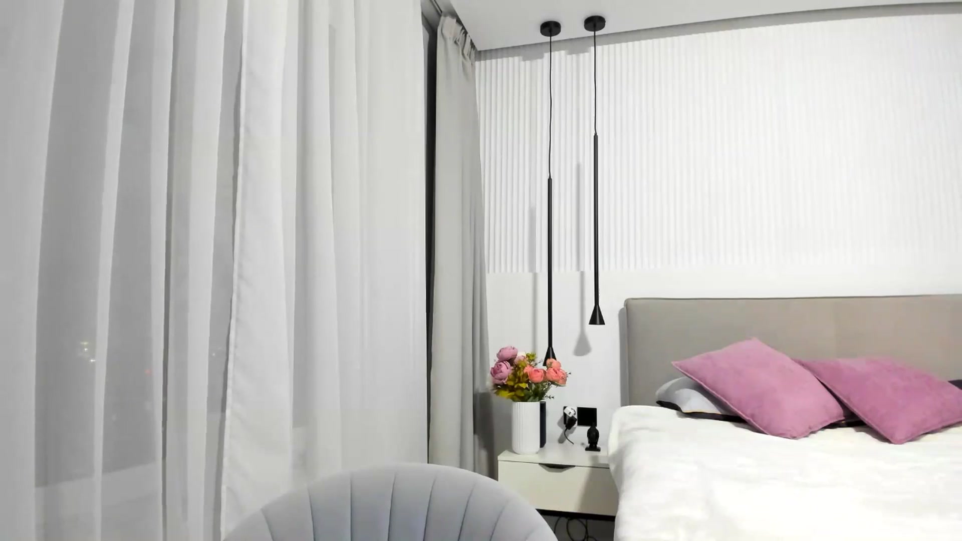 Gallery image thumbnail from Juicy_lips's myfreecams stream on, 05/20/2025, 21:38 image 13 of 20