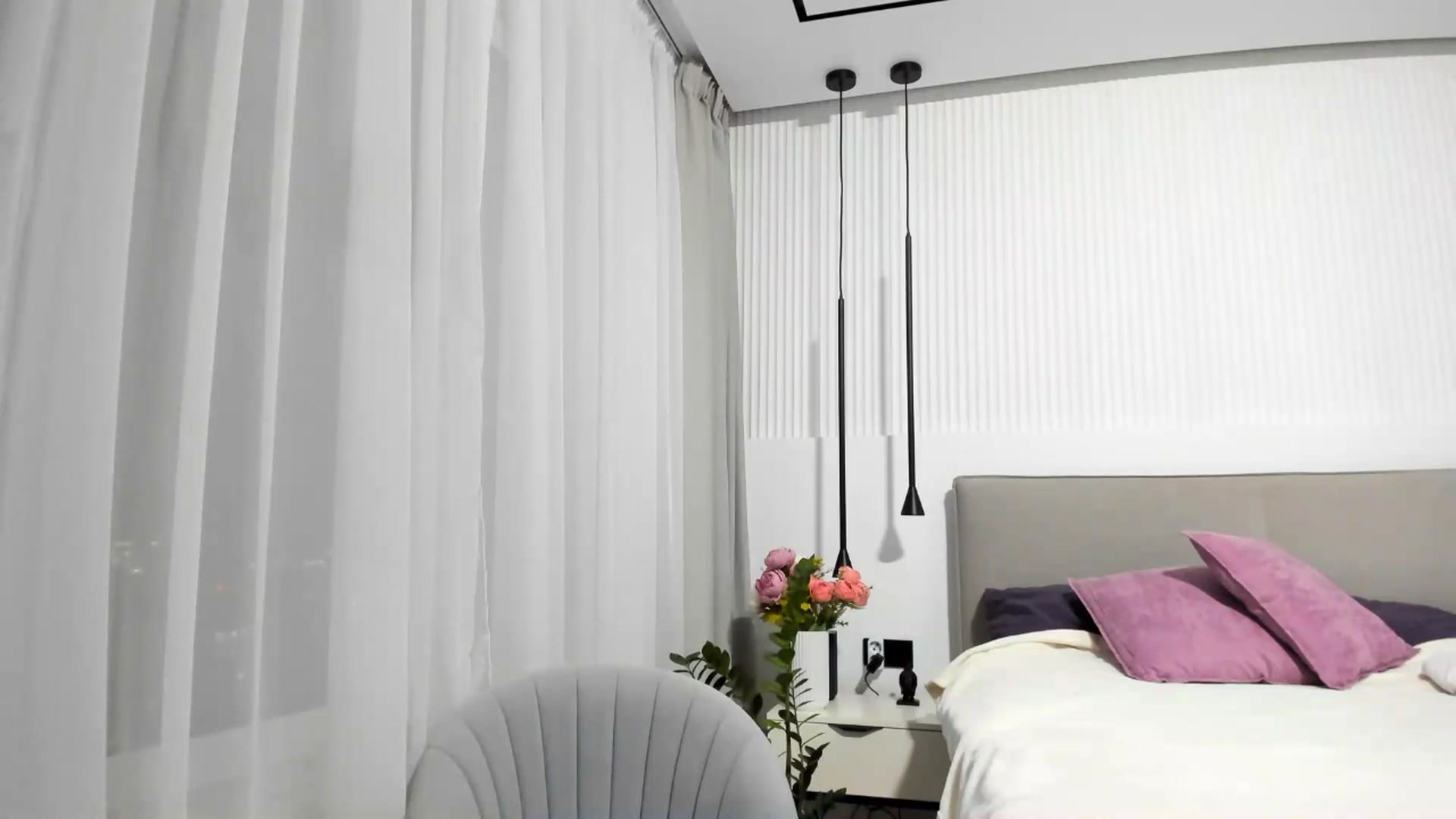 Gallery image thumbnail from Juicy_lips's myfreecams stream on, 05/24/2025, 21:25 image 11 of 20