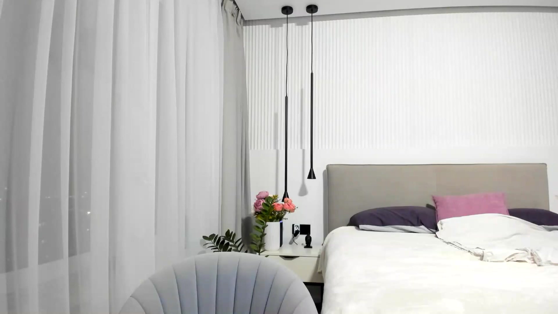 Gallery image thumbnail from Juicy_lips's myfreecams stream on, 05/31/2025, 20:52 image 16 of 20