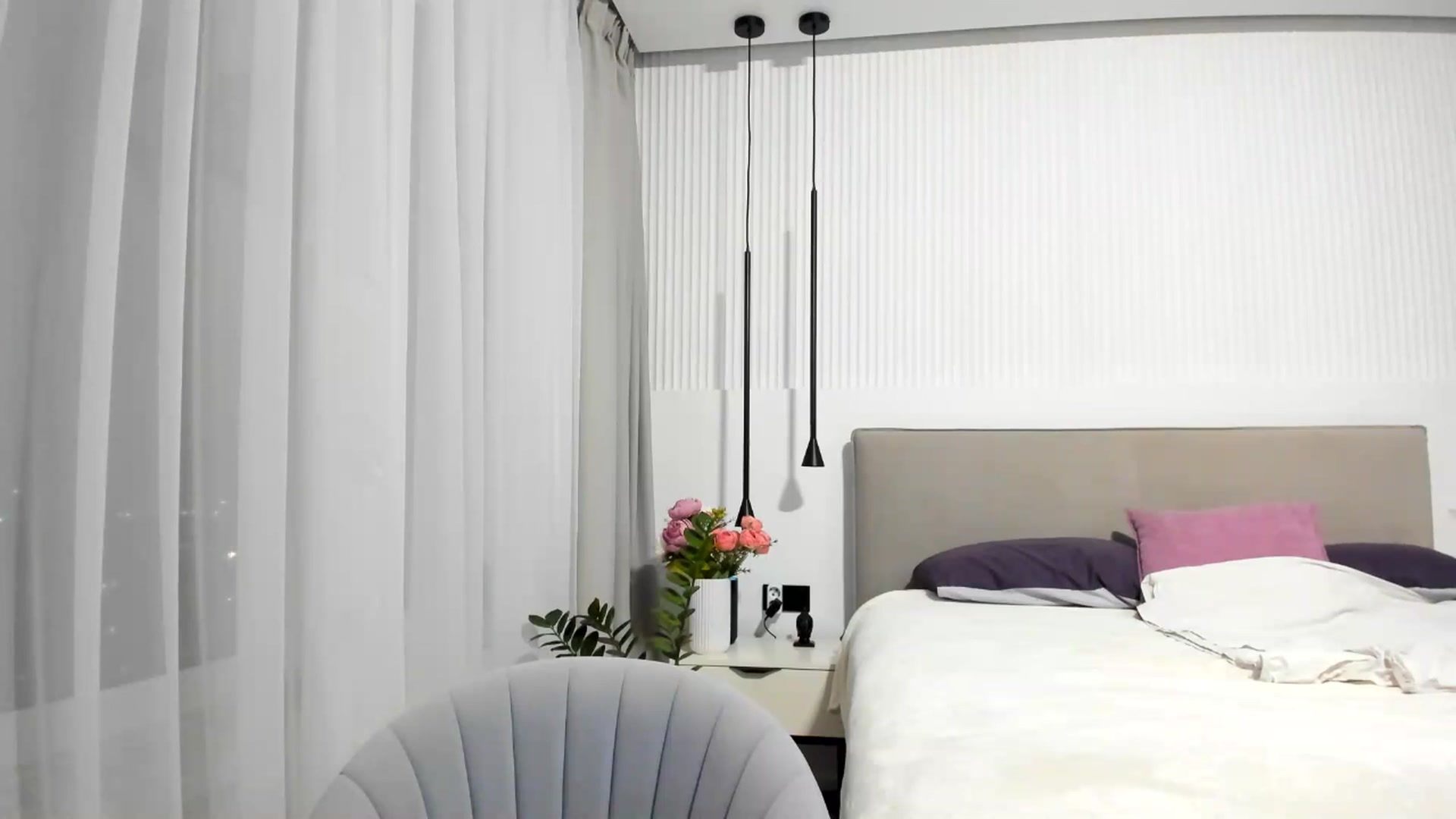 Gallery image thumbnail from Juicy_lips's myfreecams stream on, 05/31/2025, 20:52 image 17 of 20