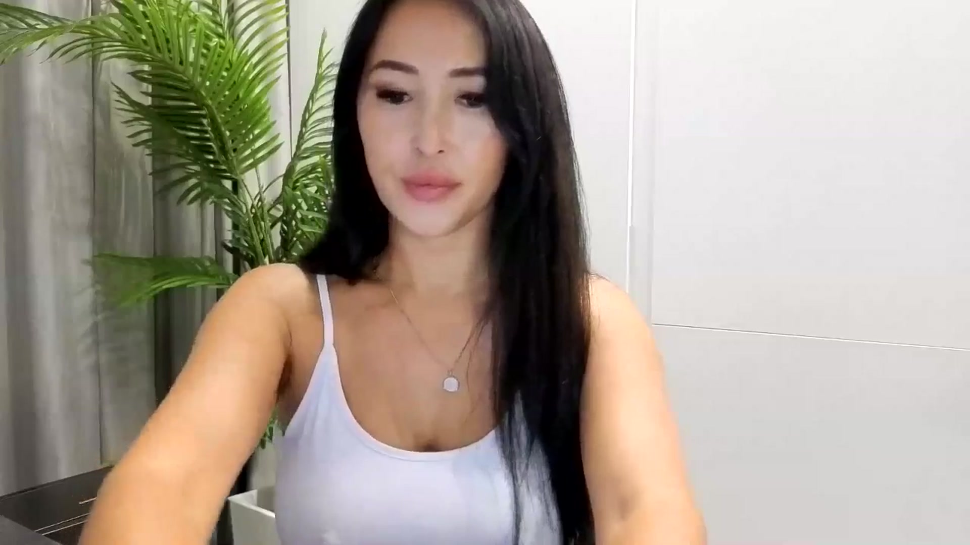 Gallery image thumbnail from Juicy_lips's myfreecams stream on, 07/17/2025, 20:49 image 15 of 20