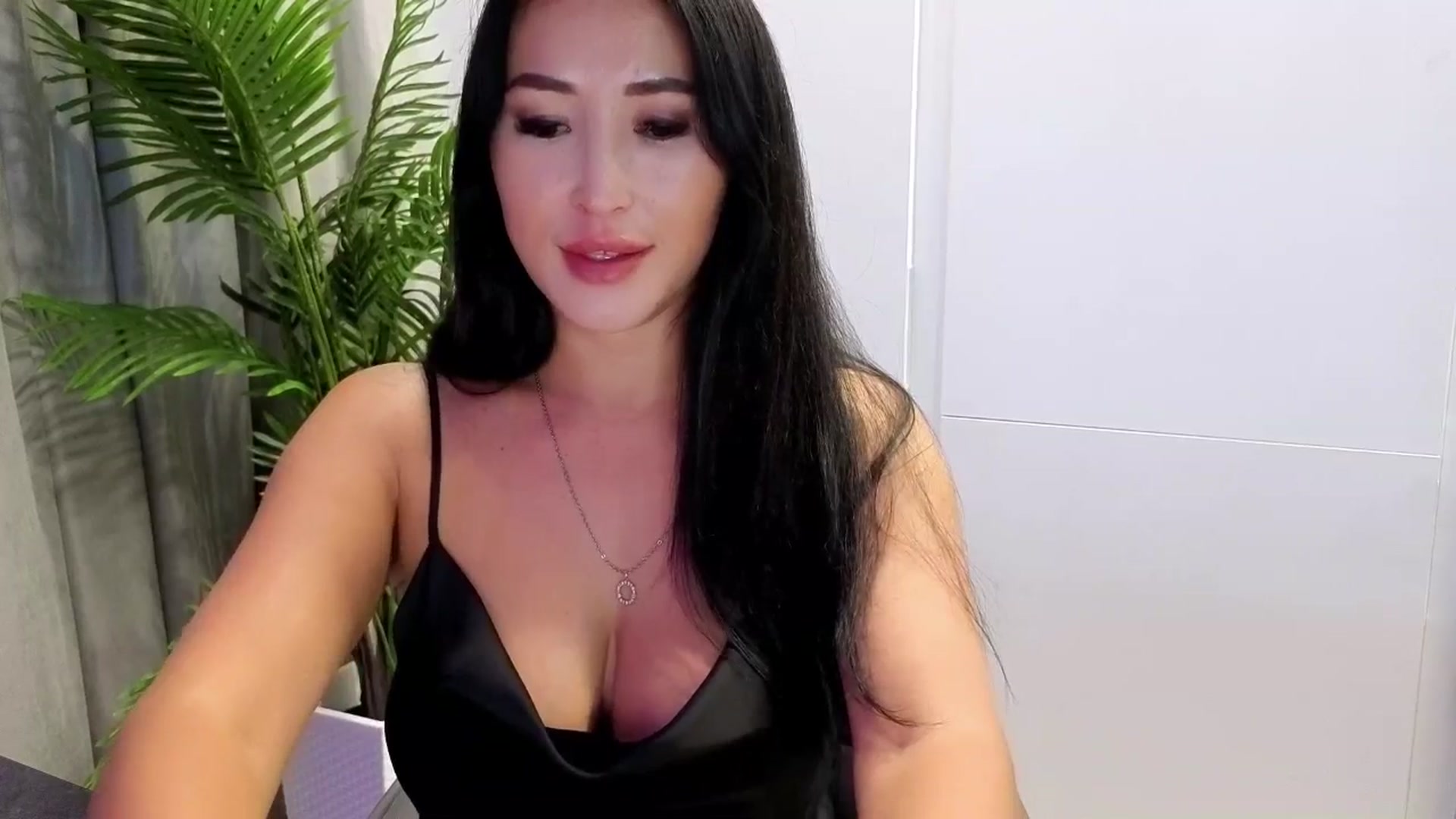 Gallery image thumbnail from Juicy_lips's myfreecams stream on, 07/19/2025, 23:38 image 6 of 20