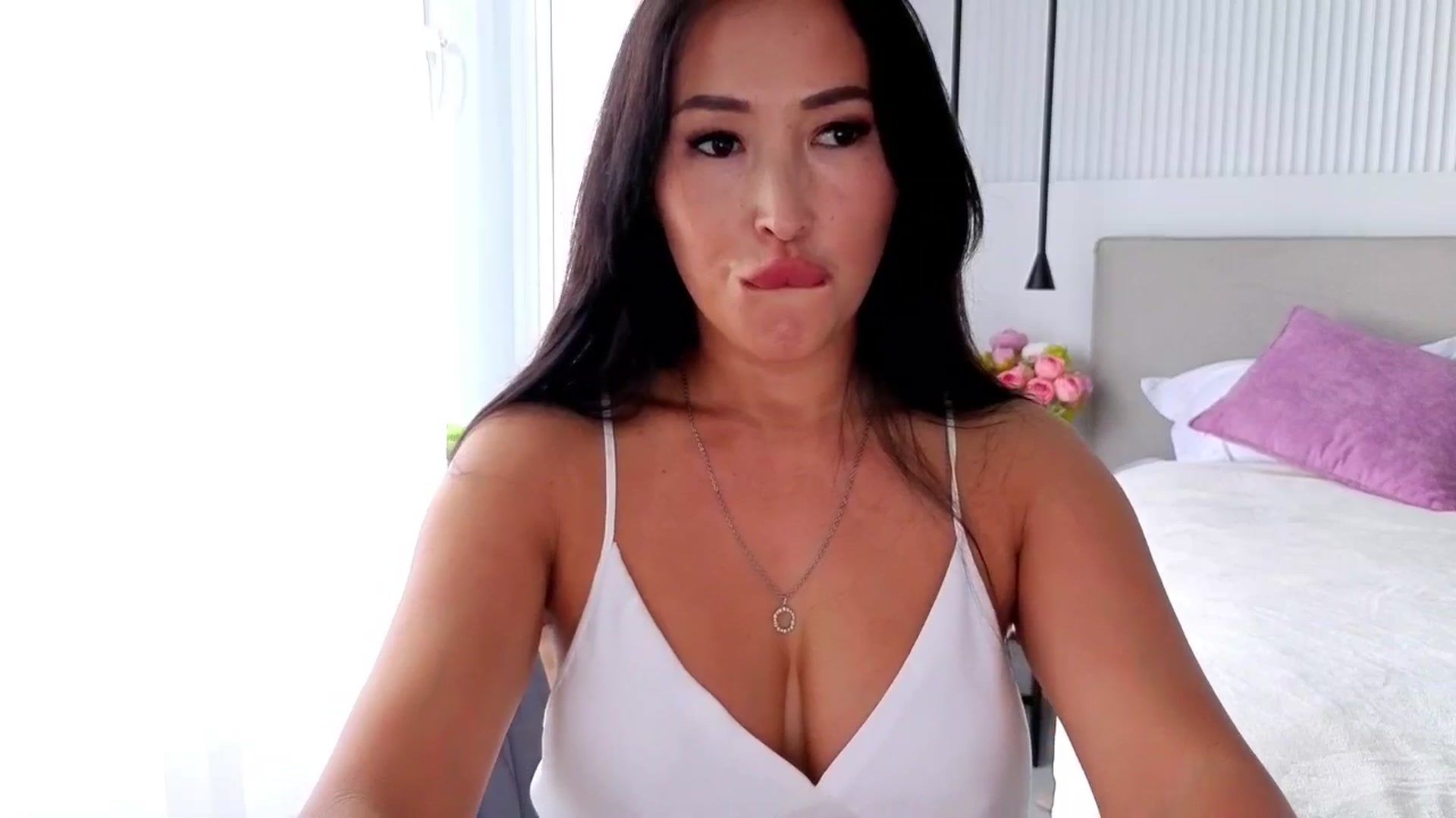 Gallery image thumbnail from Juicy_lips's myfreecams stream on, 08/06/2025, 15:44 image 4 of 20