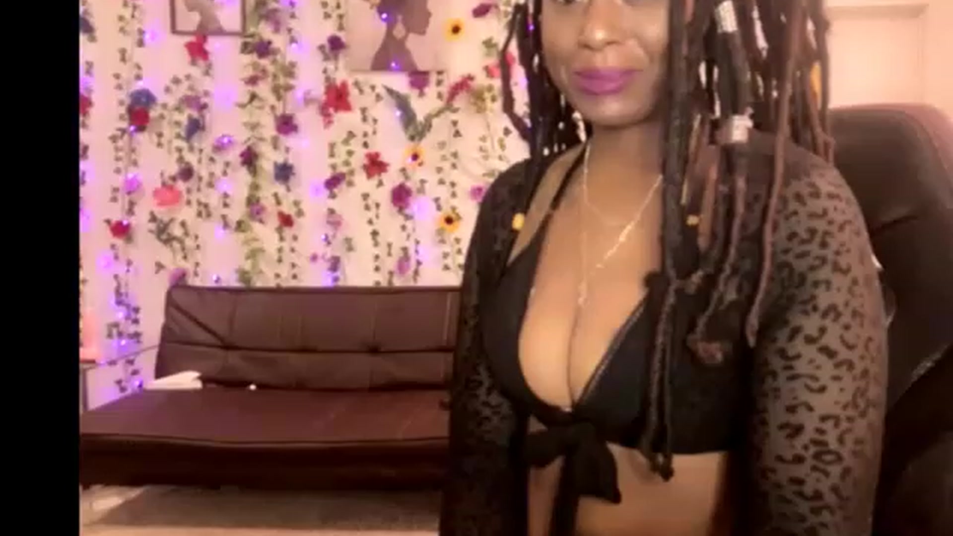 Gallery image thumbnail from Juicyblaque's myfreecams stream on, 03/18/2023, 11:43 image 18 of 20