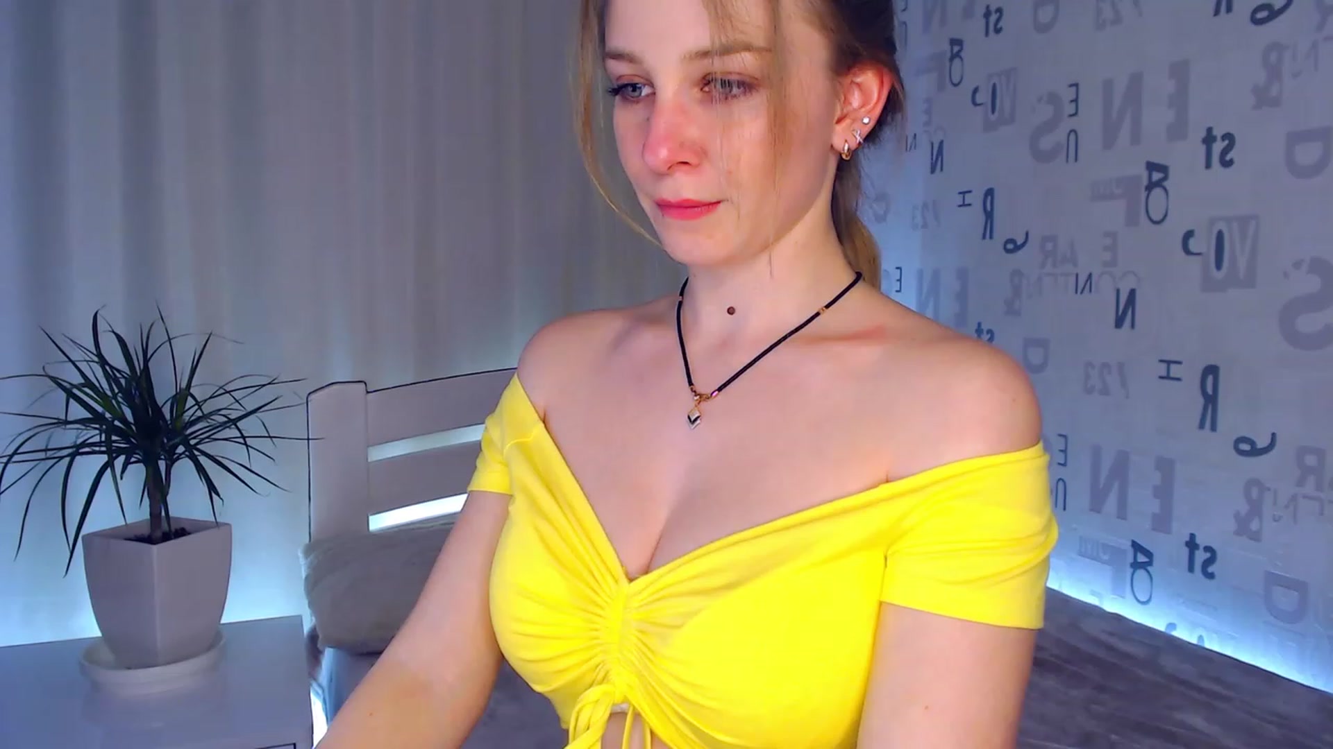 Gallery image thumbnail from Juicyjines's myfreecams stream on, 04/04/2023, 15:37 image 3 of 20