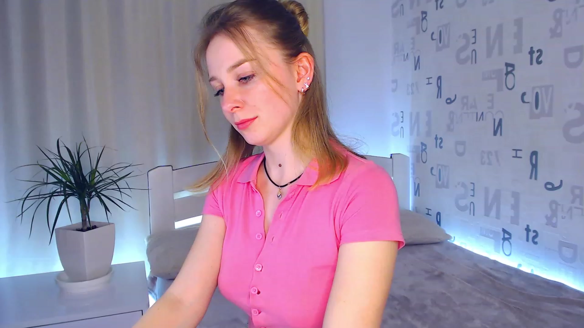 Gallery image thumbnail from Juicyjines's myfreecams stream on, 04/04/2023, 17:50 image 14 of 20