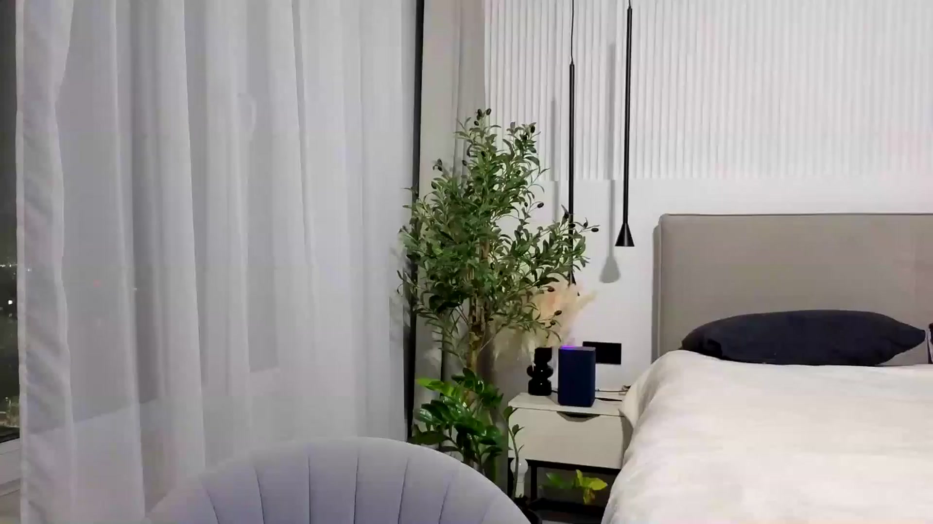 Gallery image thumbnail from Juicylips_'s myfreecams stream on, 12/12/2025, 20:14 image 3 of 20