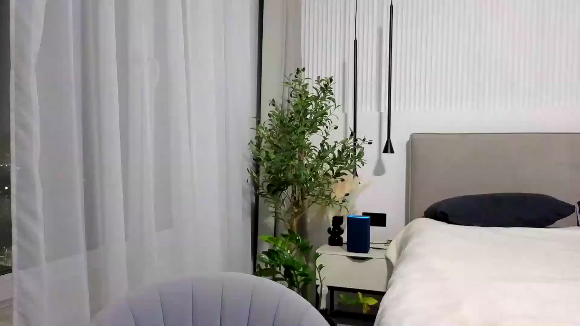 Gallery image thumbnail from Juicylips_'s myfreecams stream on, 12/12/2025, 20:14 image 2 of 20