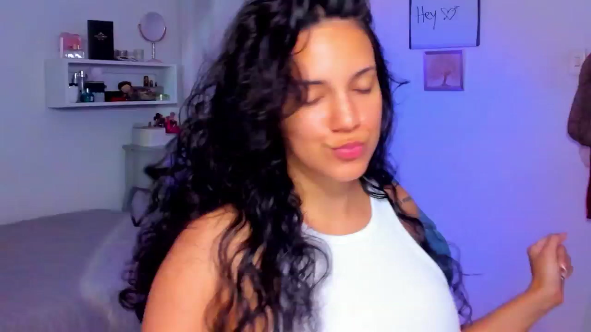 Gallery image thumbnail from Juicyveronik's myfreecams stream on, 07/02/2024, 17:19 image 6 of 20