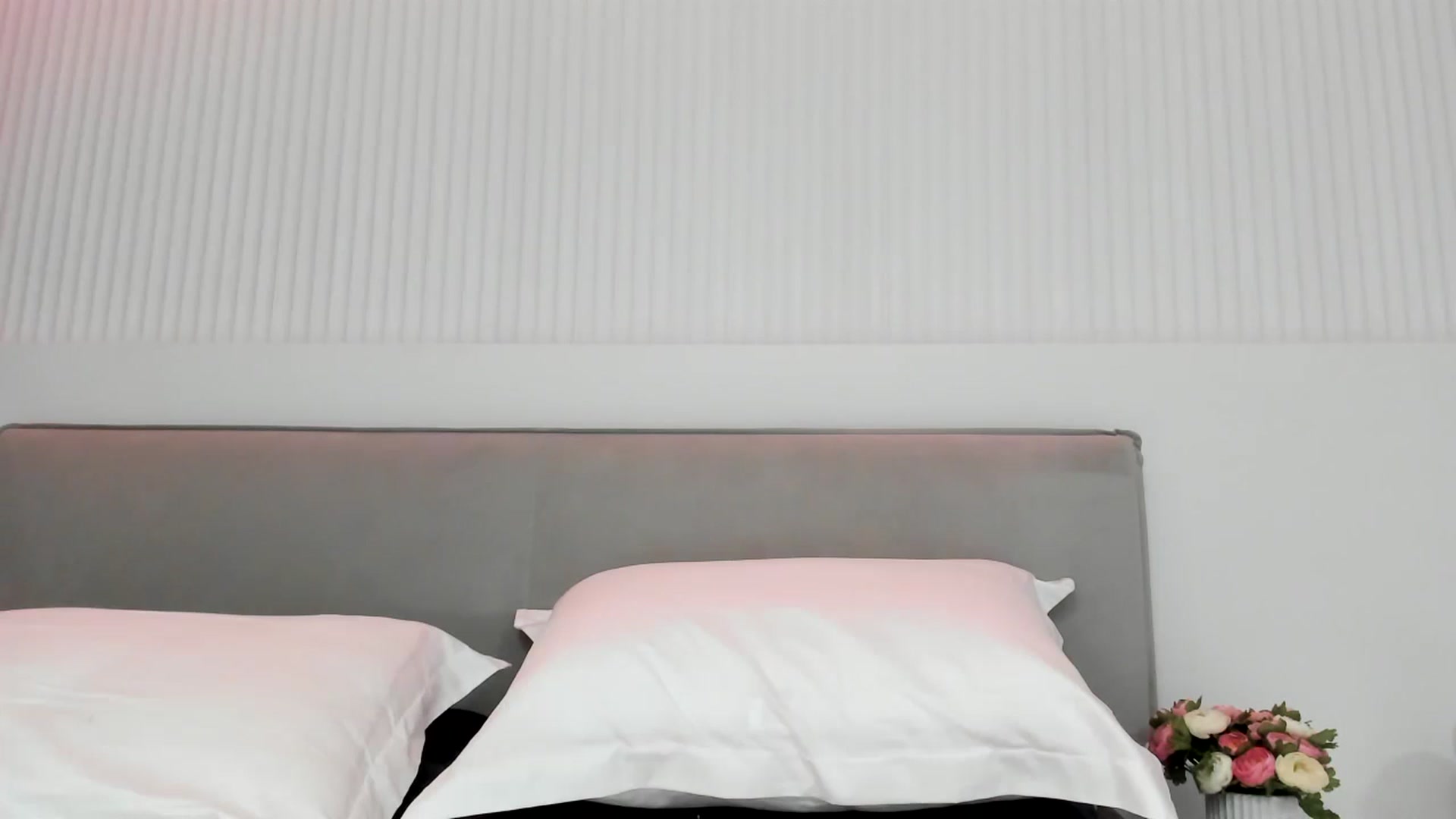 Gallery image thumbnail from JuicyyHottie's myfreecams stream on, 05/19/2024, 20:51 image 15 of 20