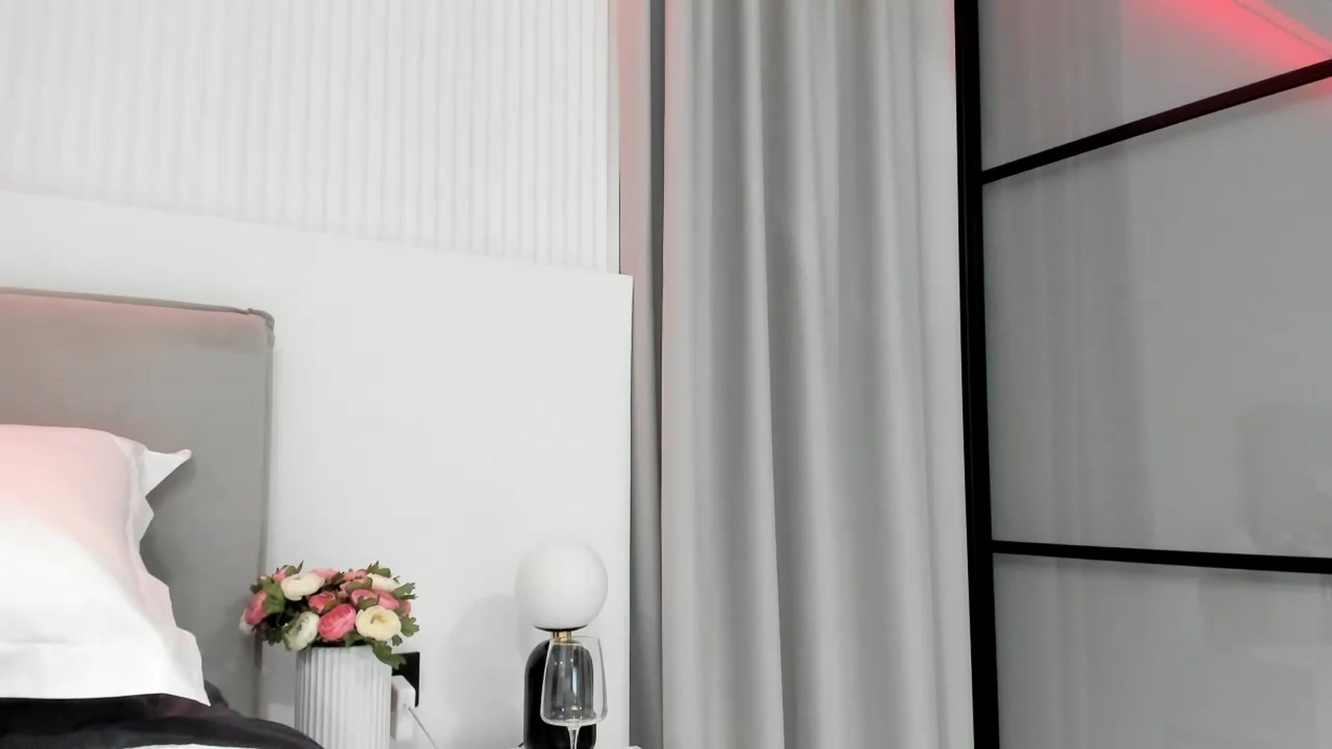 Gallery image thumbnail from JuicyyHottie's myfreecams stream on, 05/19/2024, 22:06 image 7 of 20