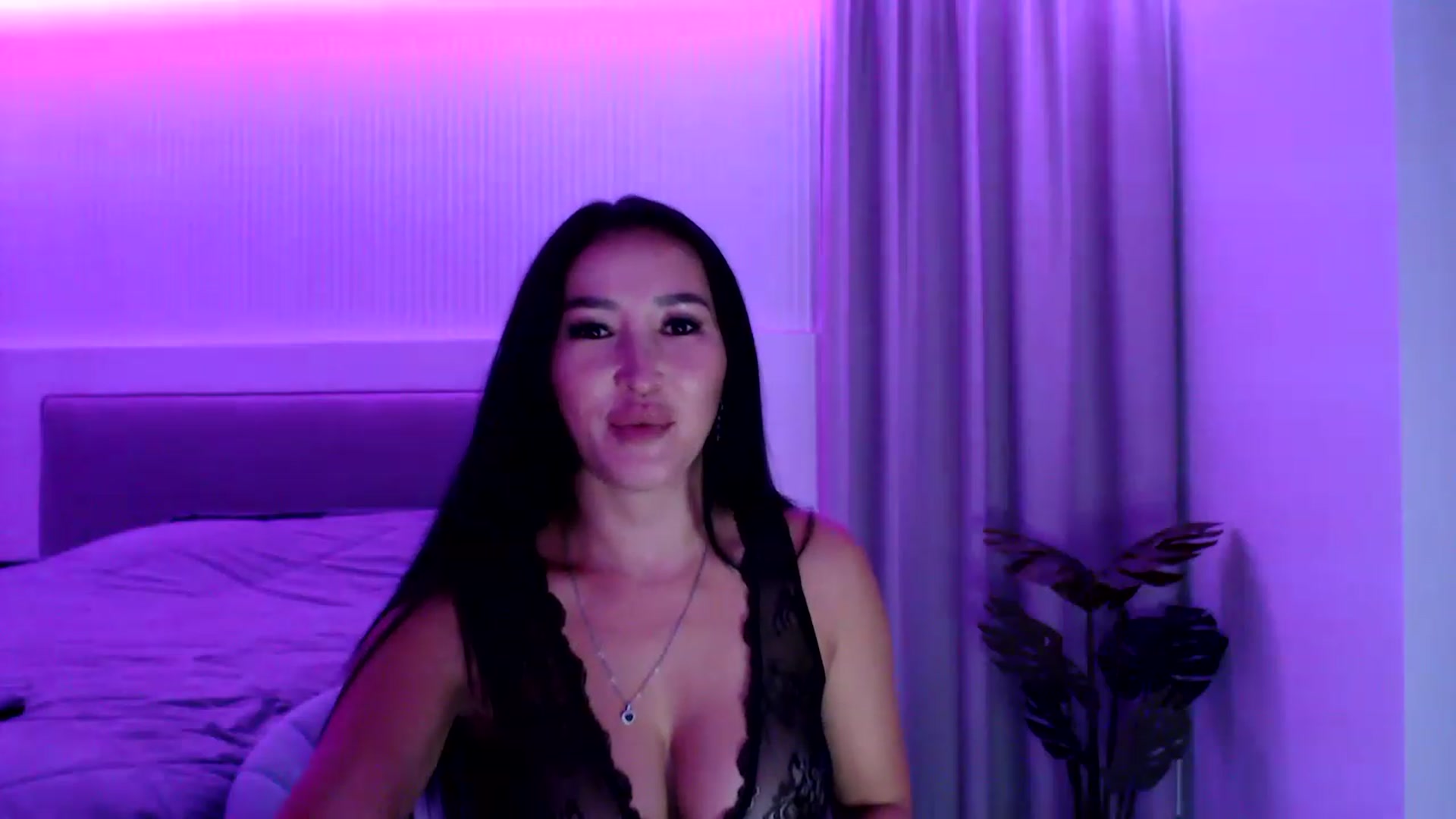 Gallery image thumbnail from Juicyylips's myfreecams stream on, 08/20/2023, 21:40 image 7 of 20