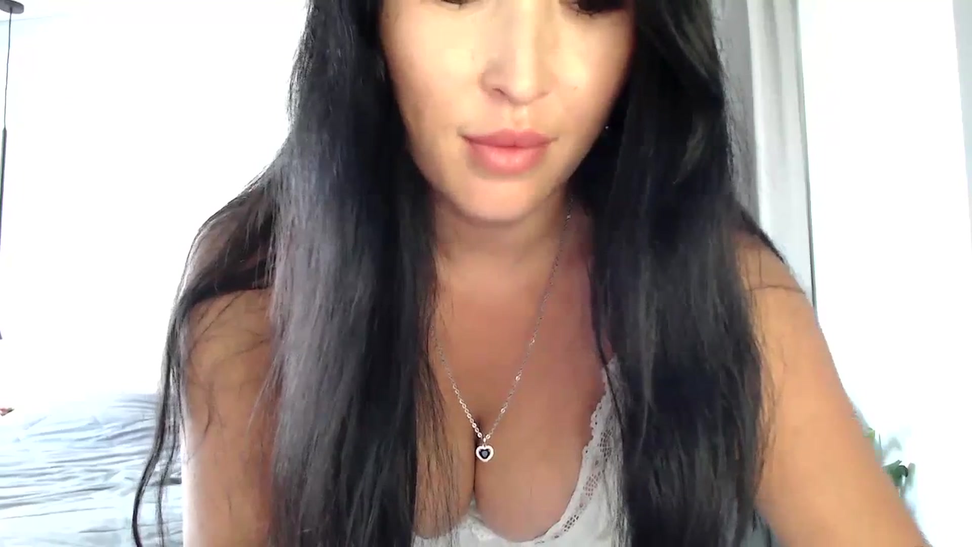 Gallery image thumbnail from Juicyylips's myfreecams stream on, 08/30/2023, 14:39 image 9 of 20