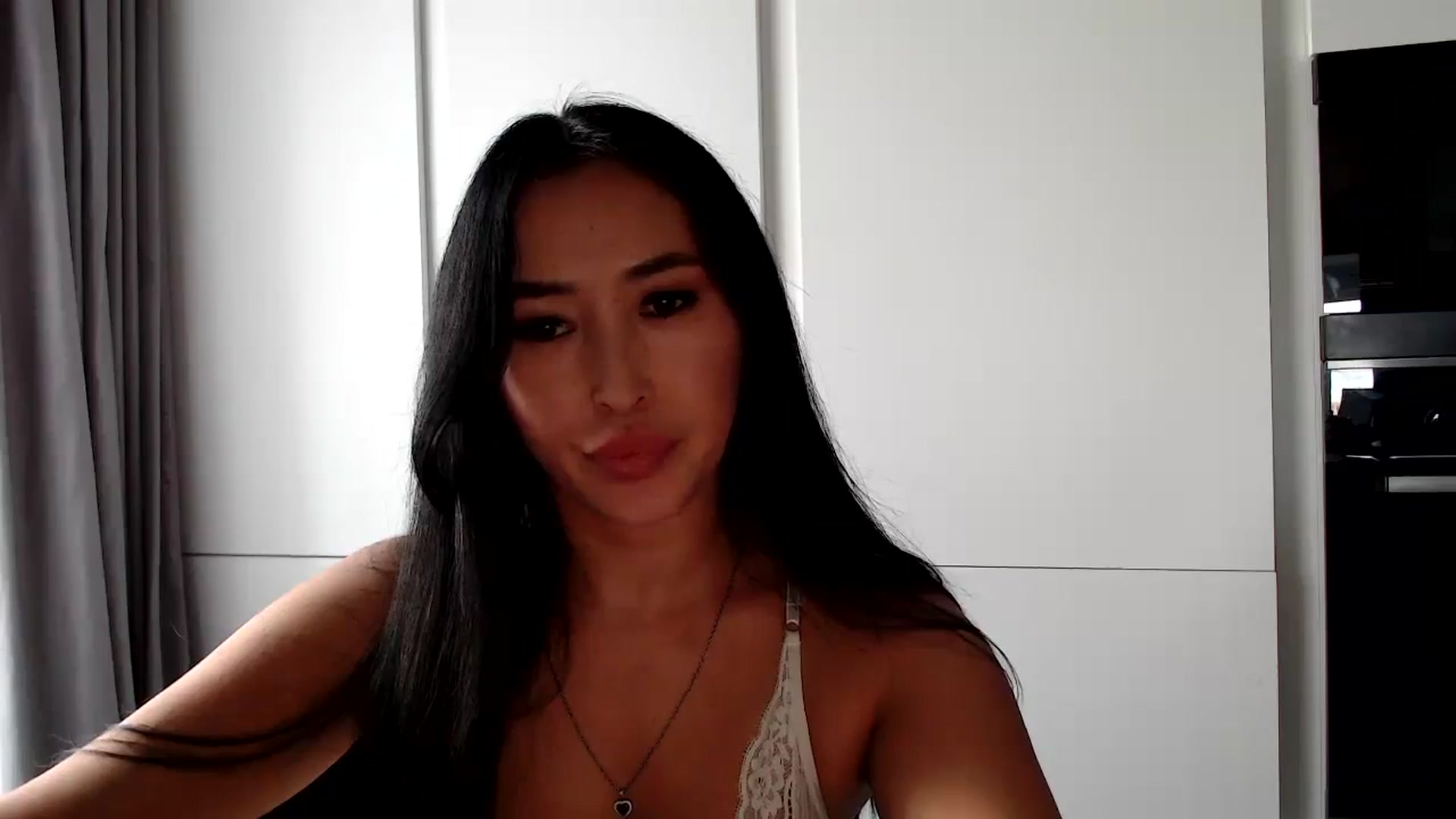 Gallery image thumbnail from Juicyylips's myfreecams stream on, 10/05/2023, 13:31 image 19 of 20