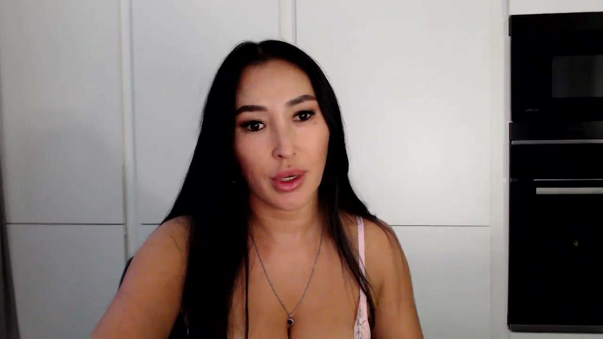 Gallery image thumbnail from Juicyylips's myfreecams stream on, 10/06/2023, 14:55 image 10 of 20