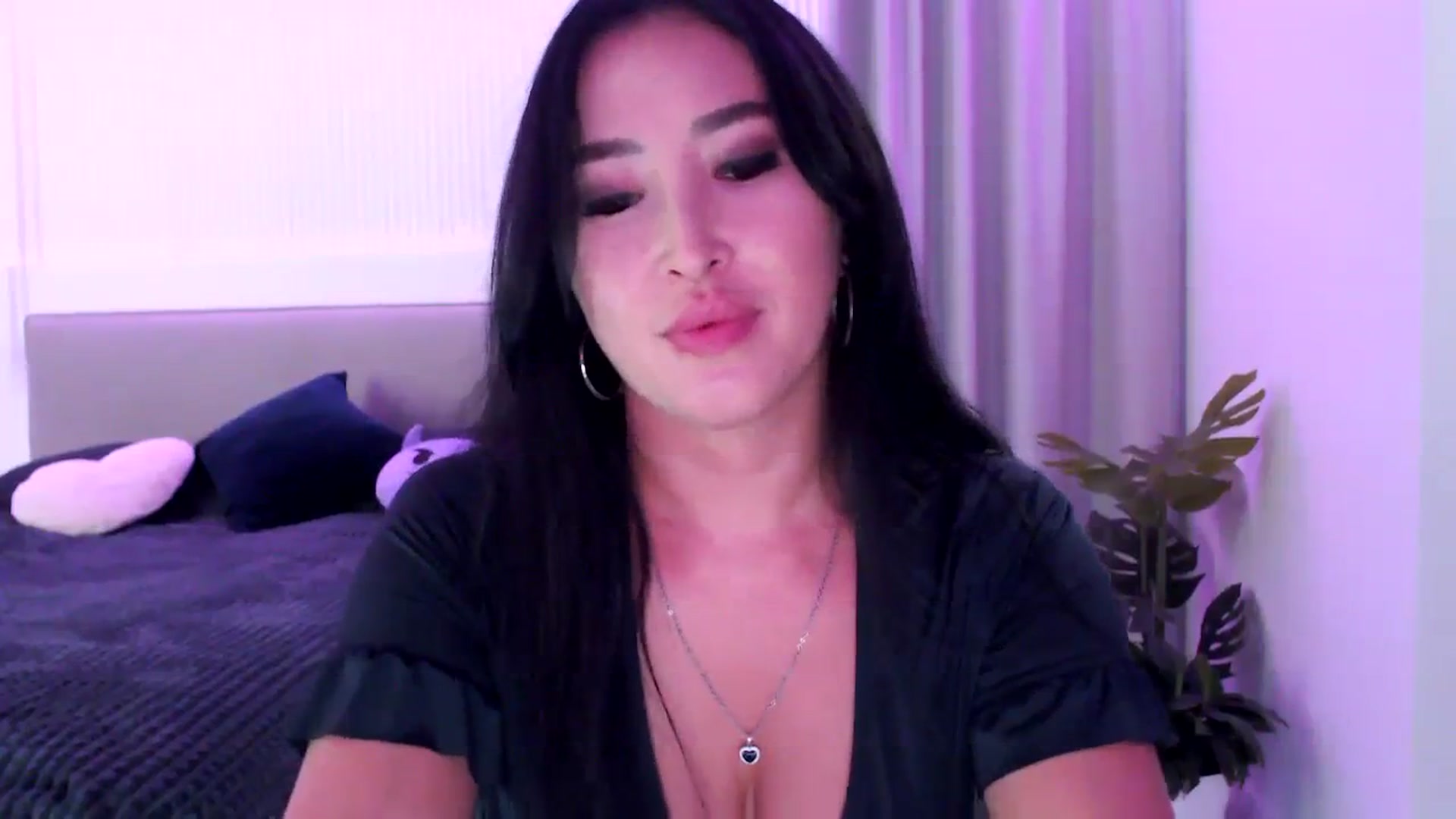 Gallery image thumbnail from Juicyylips's myfreecams stream on, 10/07/2023, 17:40 image 12 of 20