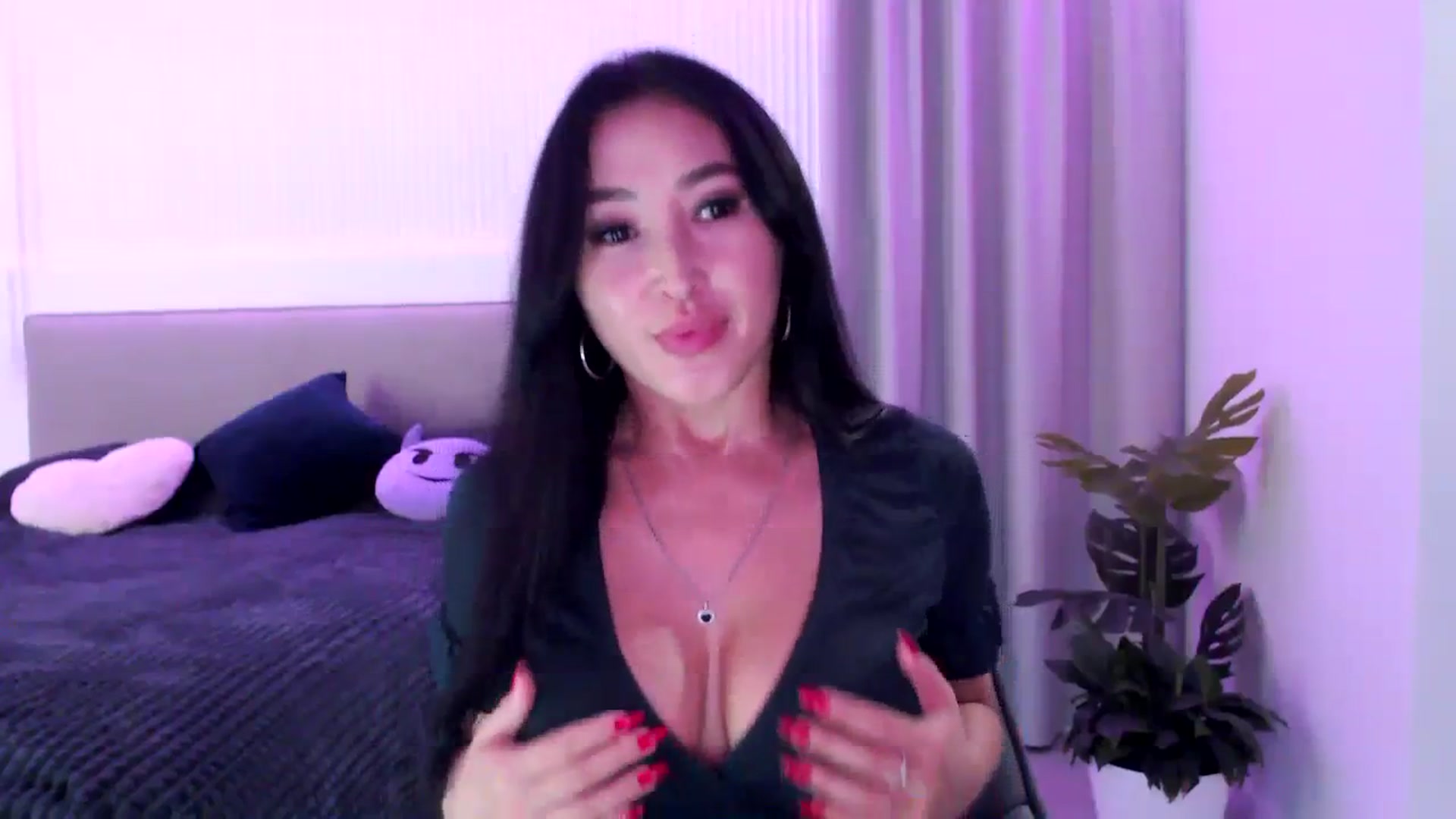 Gallery image thumbnail from Juicyylips's myfreecams stream on, 10/07/2023, 17:40 image 13 of 20