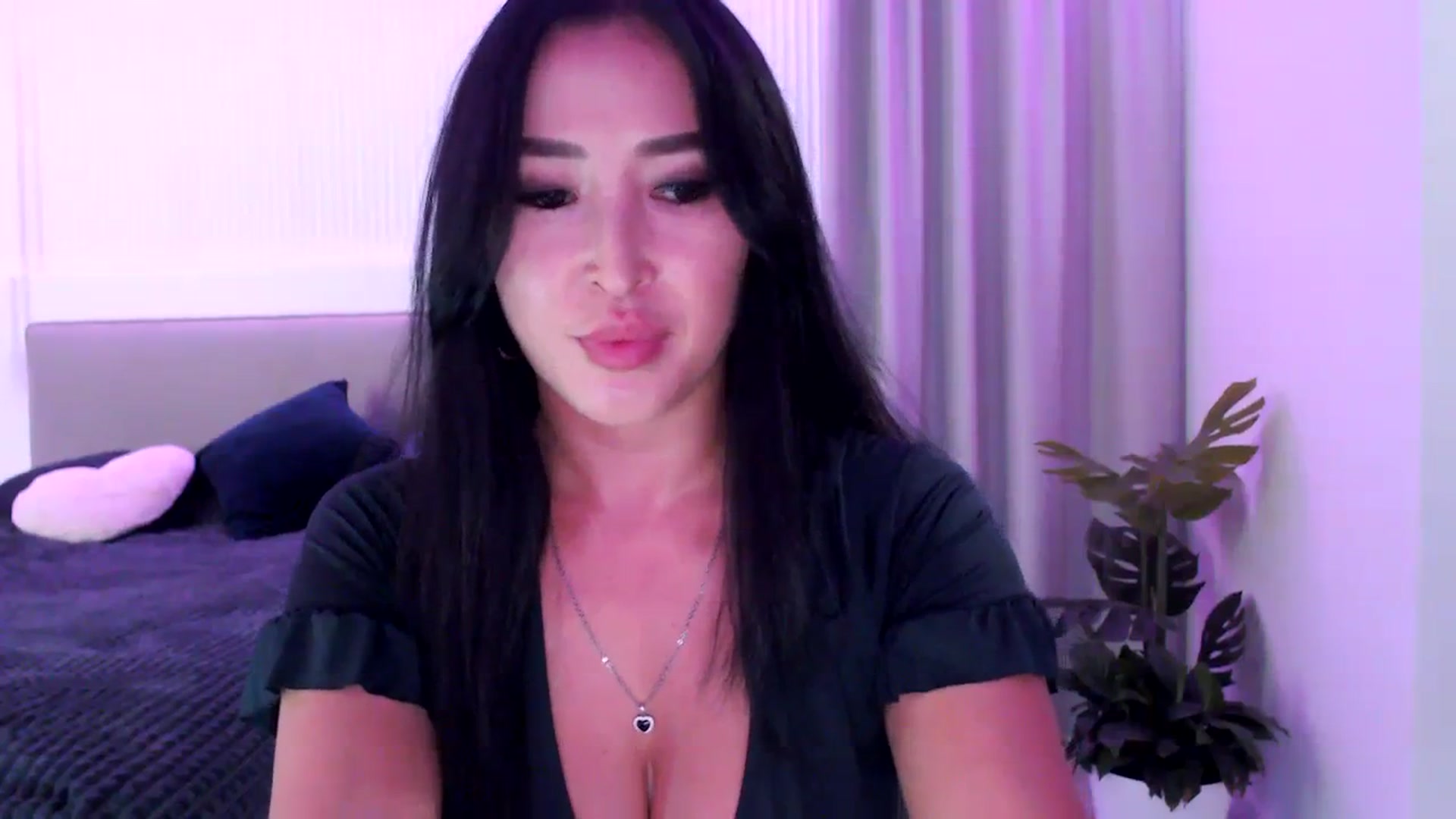 Gallery image thumbnail from Juicyylips's myfreecams stream on, 10/07/2023, 17:40 image 9 of 20