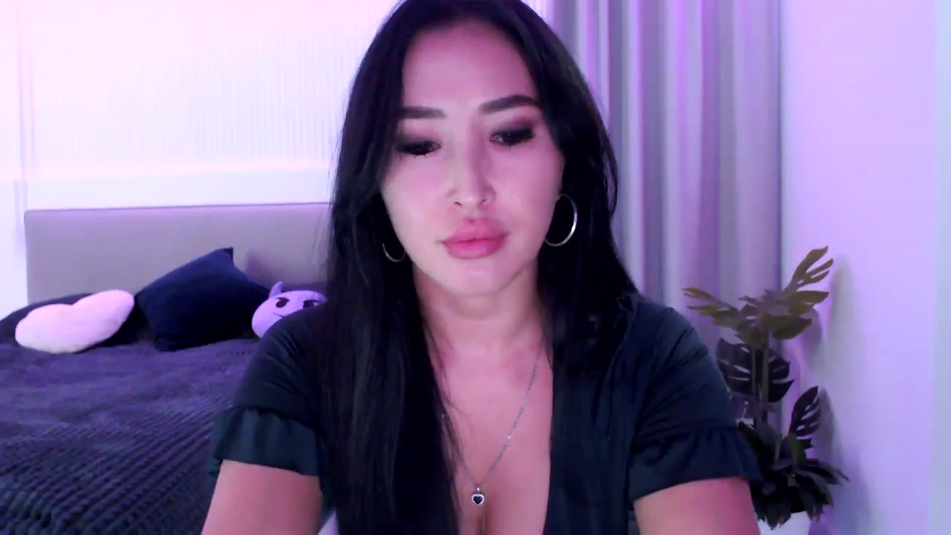 Gallery image thumbnail from Juicyylips's myfreecams stream on, 10/07/2023, 17:40 image 2 of 20