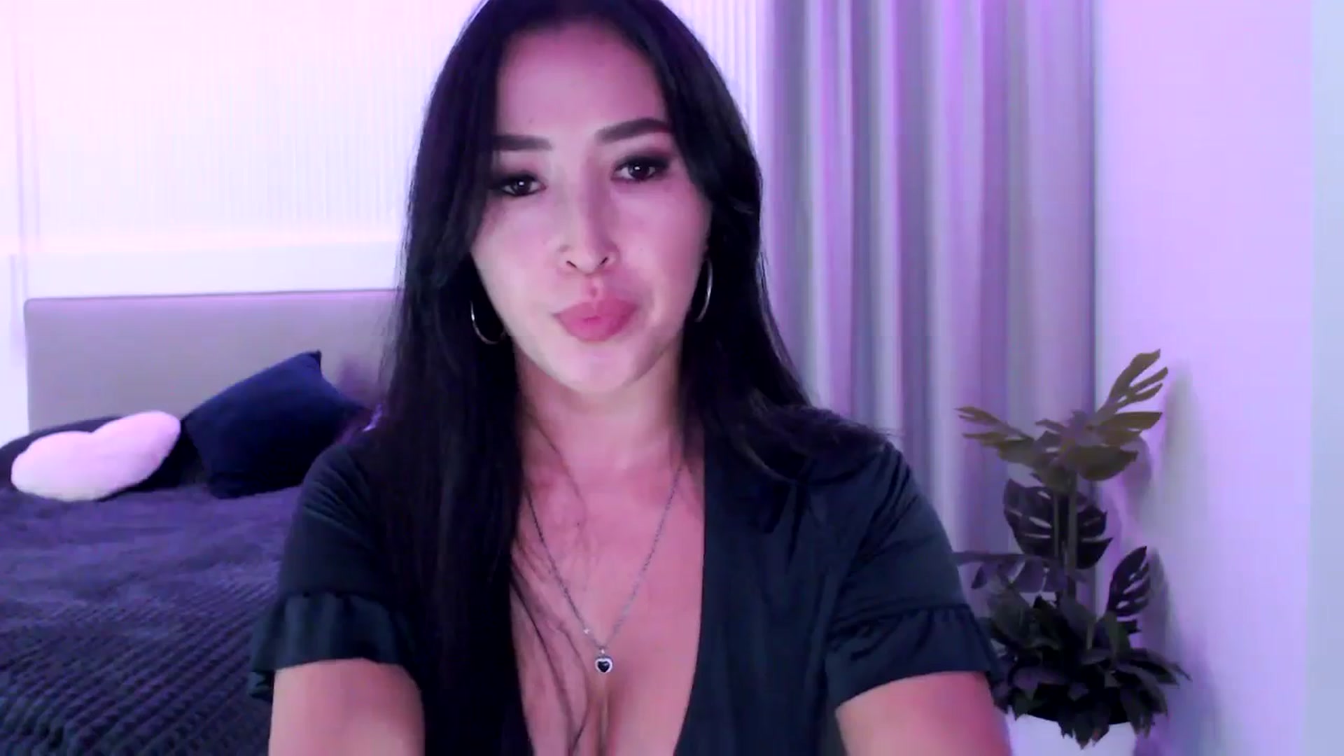 Gallery image thumbnail from Juicyylips's myfreecams stream on, 10/07/2023, 17:40 image 8 of 20