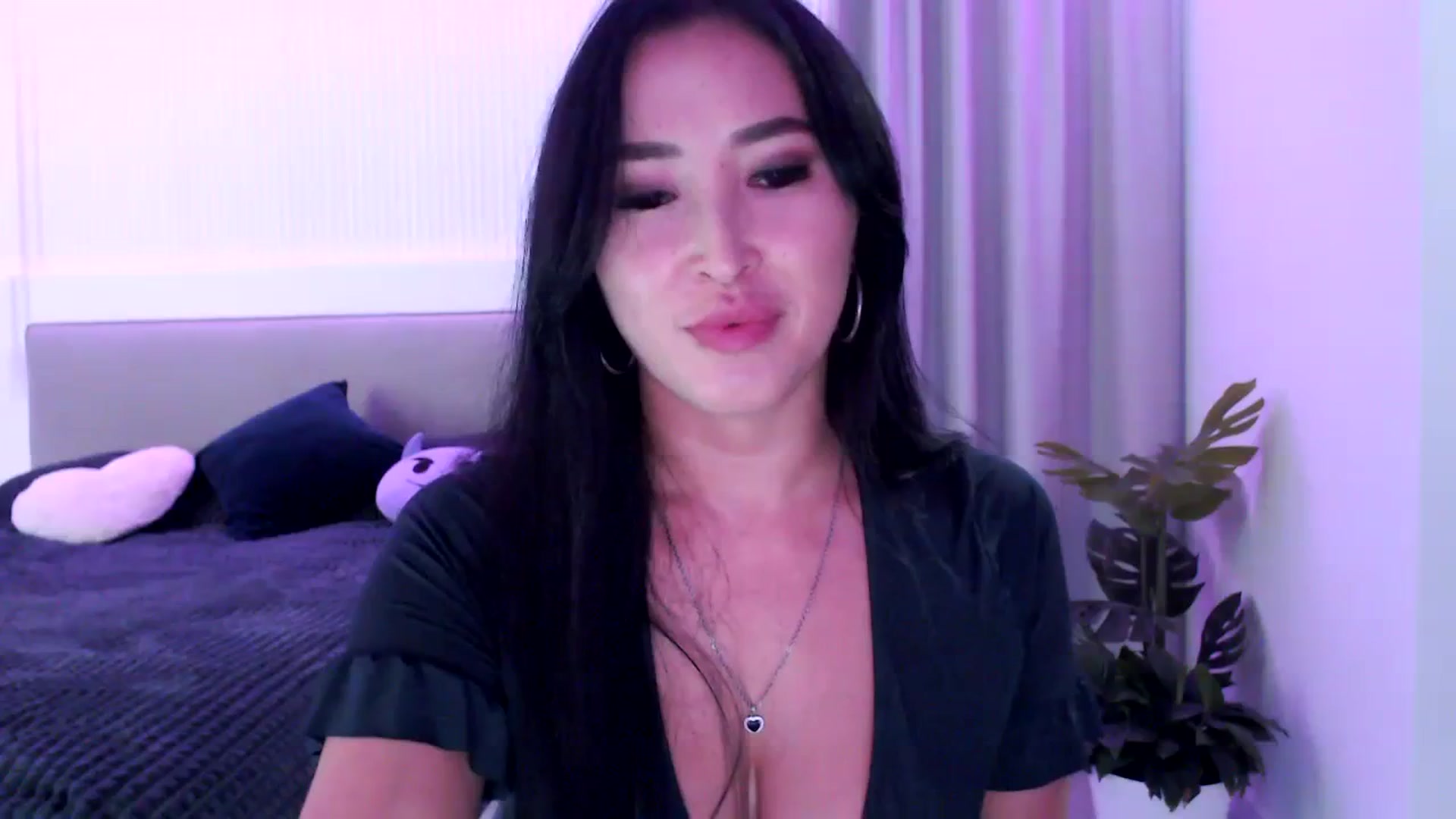 Gallery image thumbnail from Juicyylips's myfreecams stream on, 10/07/2023, 17:40 image 7 of 20