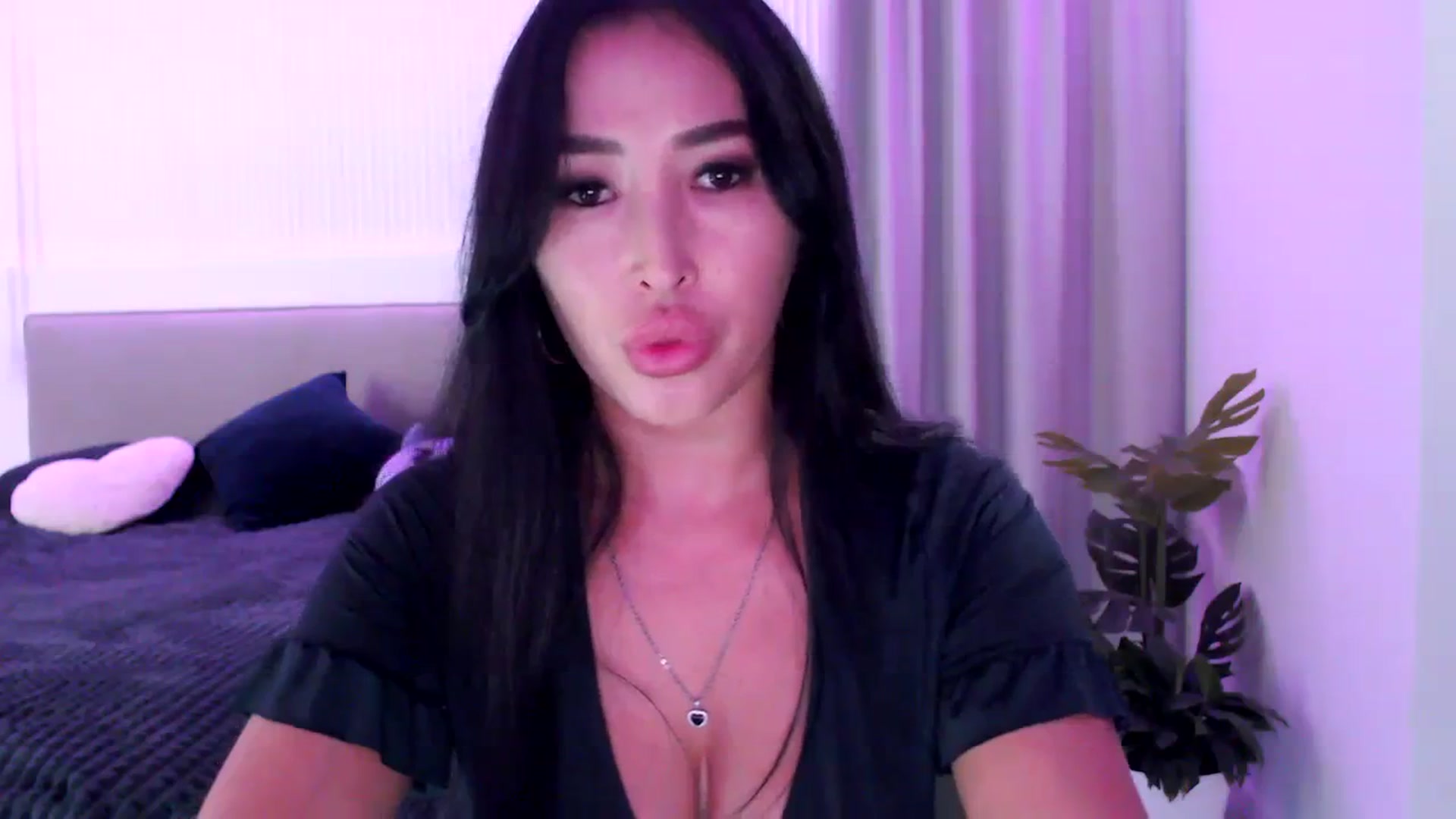 Gallery image thumbnail from Juicyylips's myfreecams stream on, 10/07/2023, 17:40 image 16 of 20