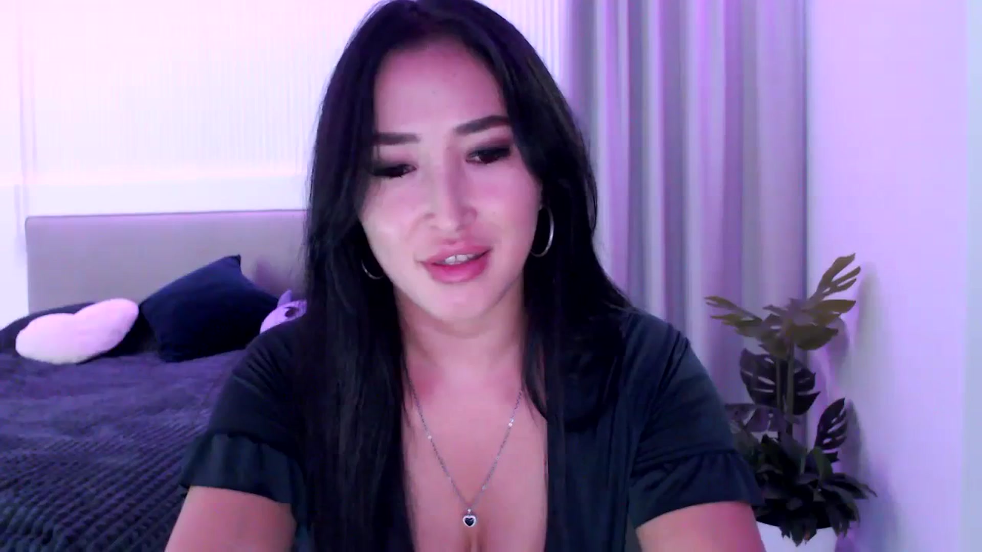 Gallery image thumbnail from Juicyylips's myfreecams stream on, 10/07/2023, 17:40 image 3 of 20