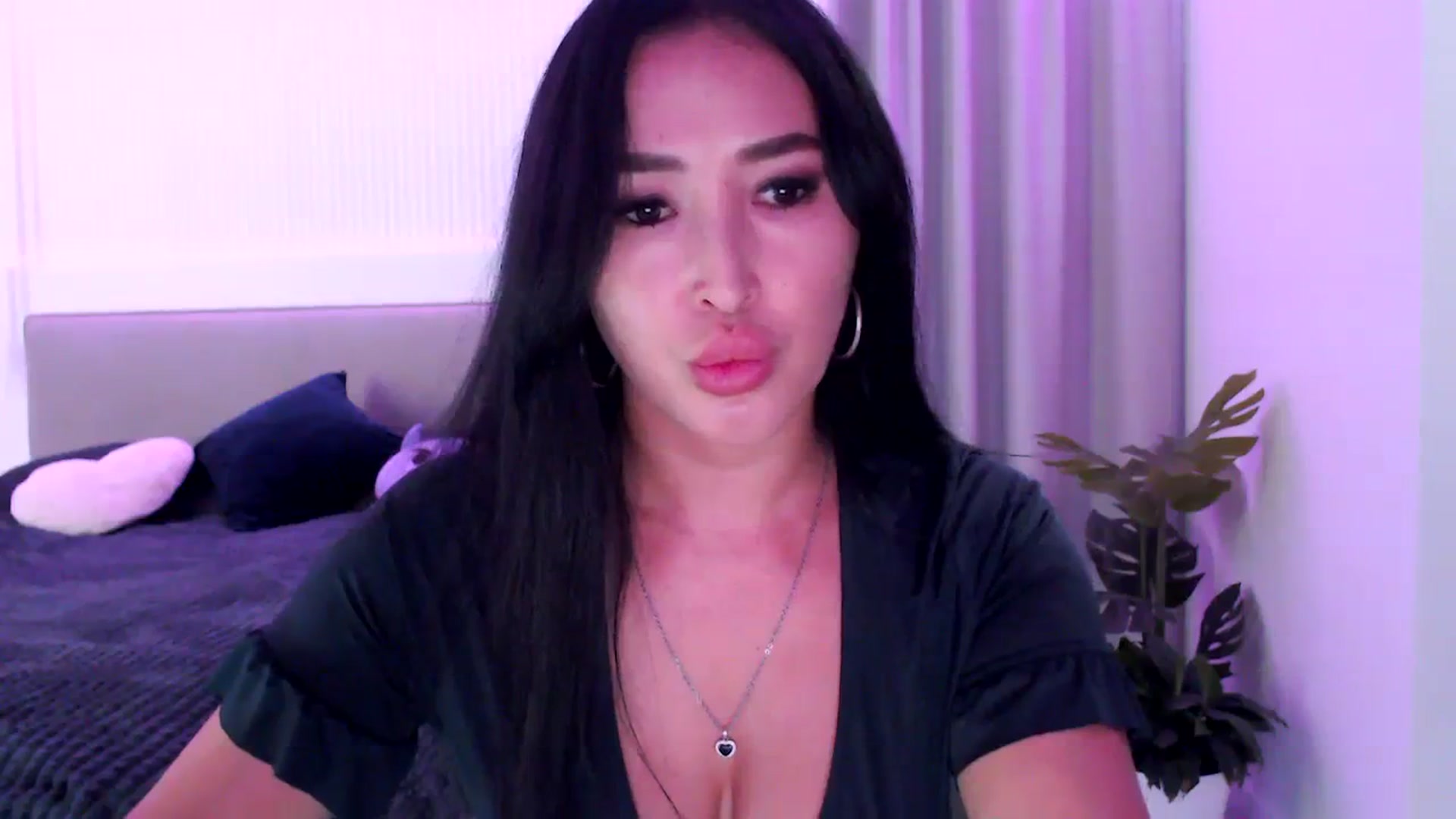 Gallery image thumbnail from Juicyylips's myfreecams stream on, 10/07/2023, 17:40 image 14 of 20
