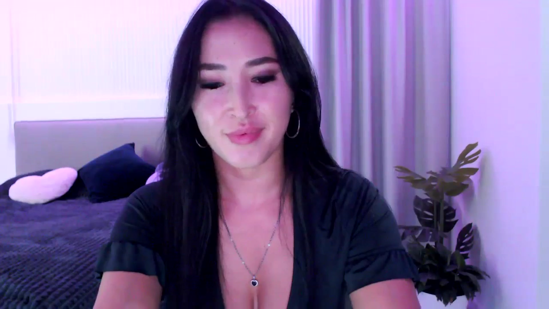 Gallery image thumbnail from Juicyylips's myfreecams stream on, 10/07/2023, 17:40 image 4 of 20
