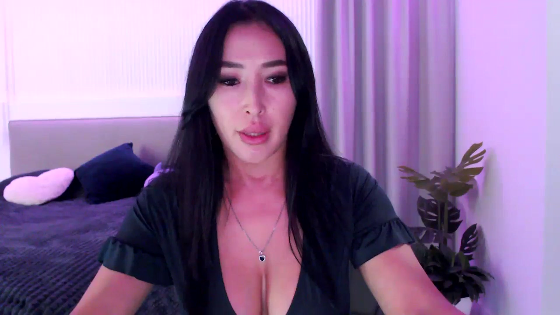Gallery image thumbnail from Juicyylips's myfreecams stream on, 10/07/2023, 17:40 image 19 of 20