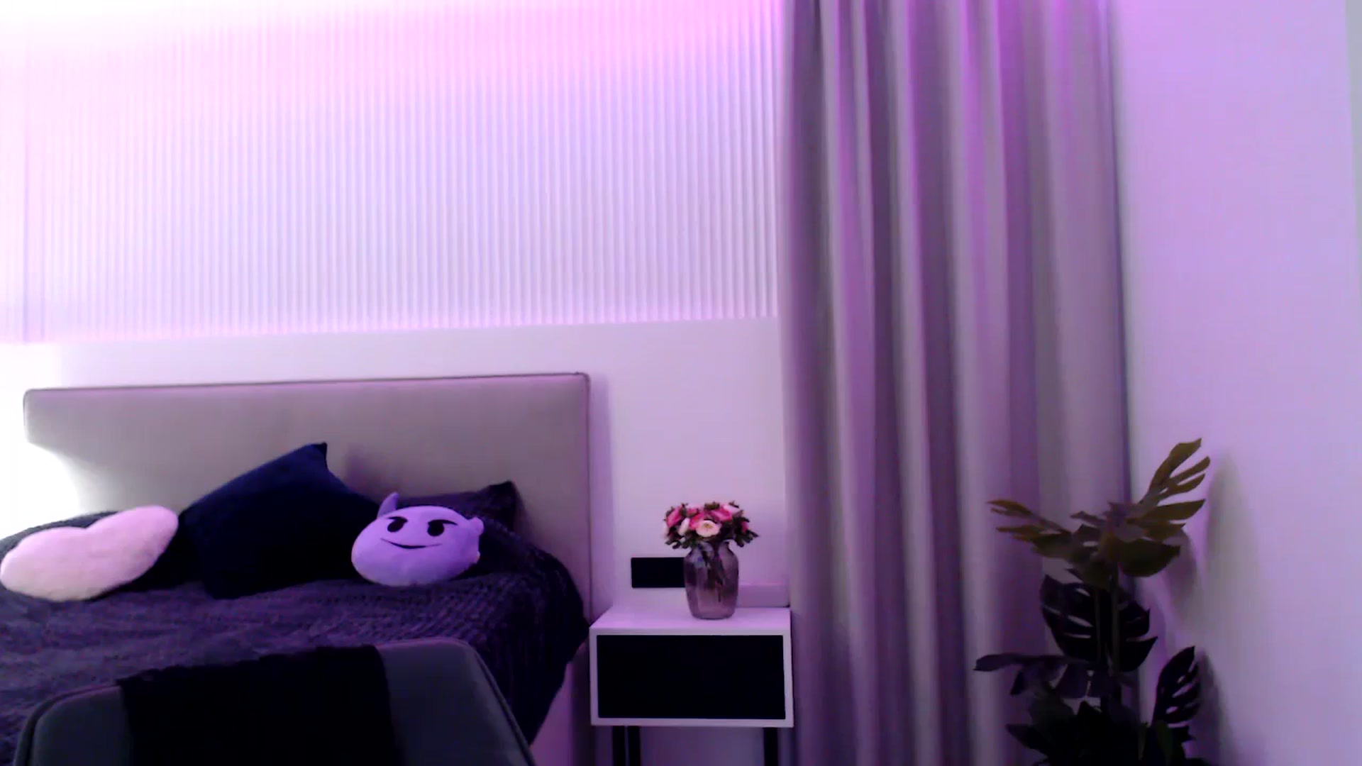 Gallery image thumbnail from Juicyylips's myfreecams stream on, 10/07/2023, 18:23 image 4 of 20