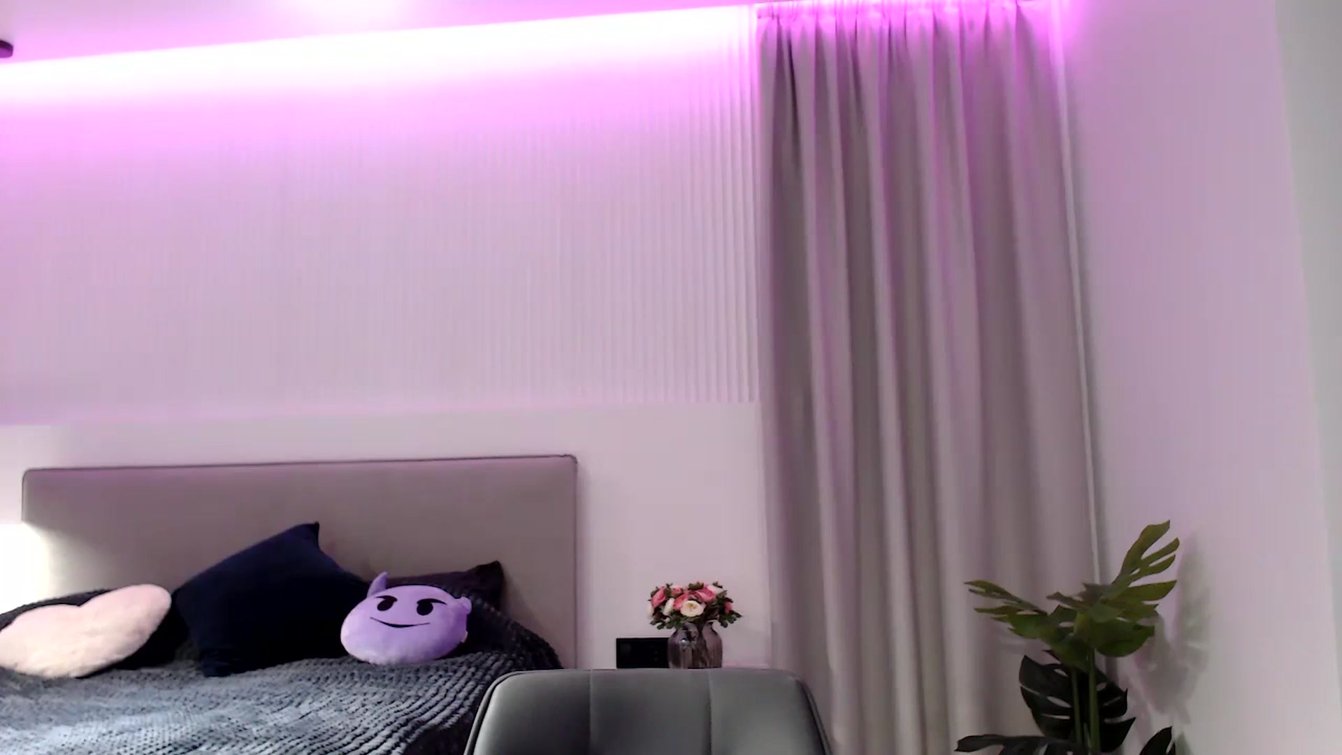 Gallery image thumbnail from Juicyylips's myfreecams stream on, 10/07/2023, 19:44 image 9 of 20