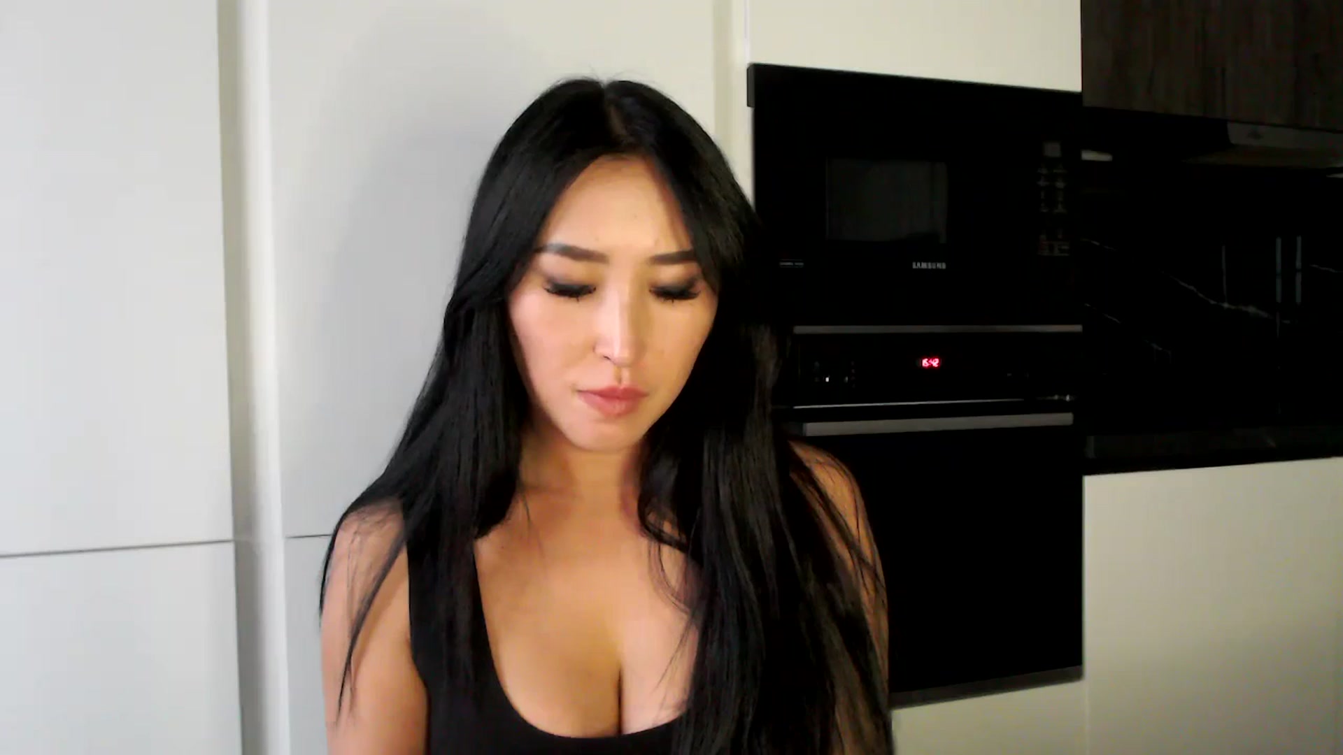 Gallery image thumbnail from Juicyylips's myfreecams stream on, 10/17/2023, 12:49 image 14 of 20