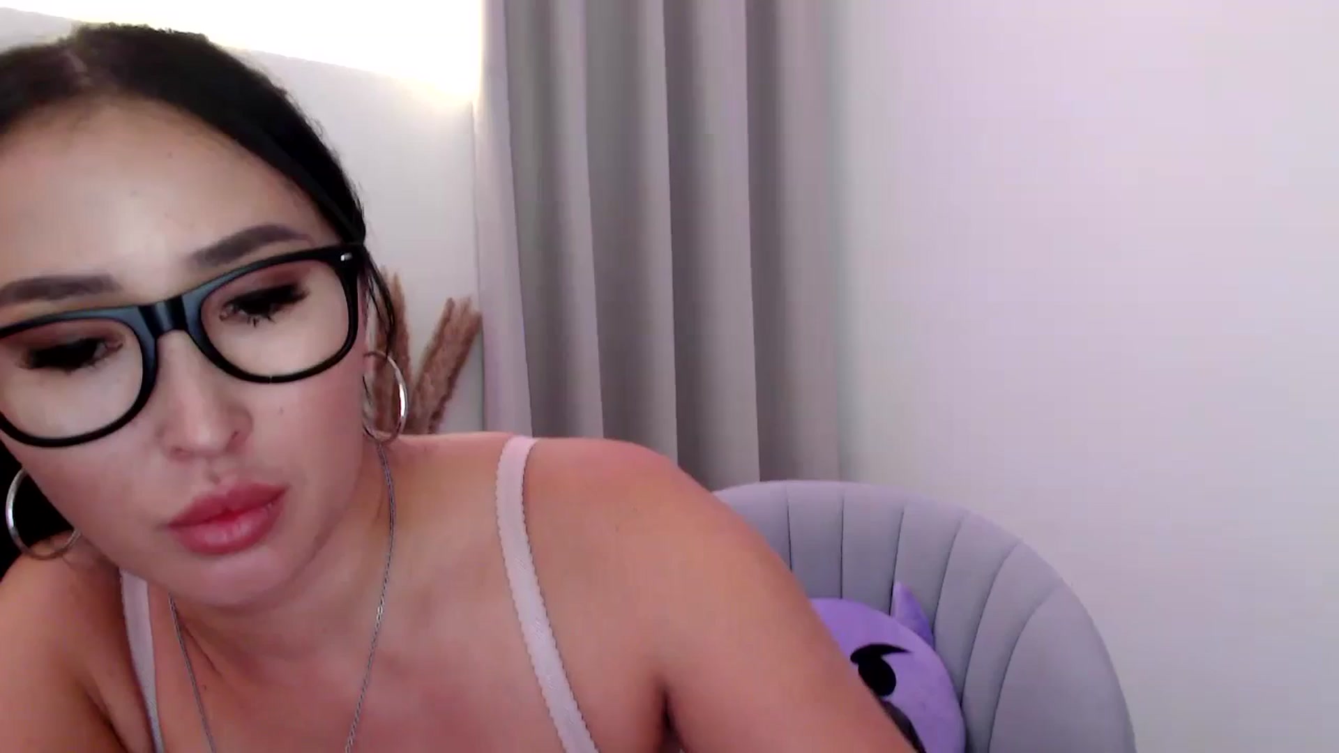 Gallery image thumbnail from Juicyylips's myfreecams stream on, 10/23/2023, 20:36 image 16 of 20