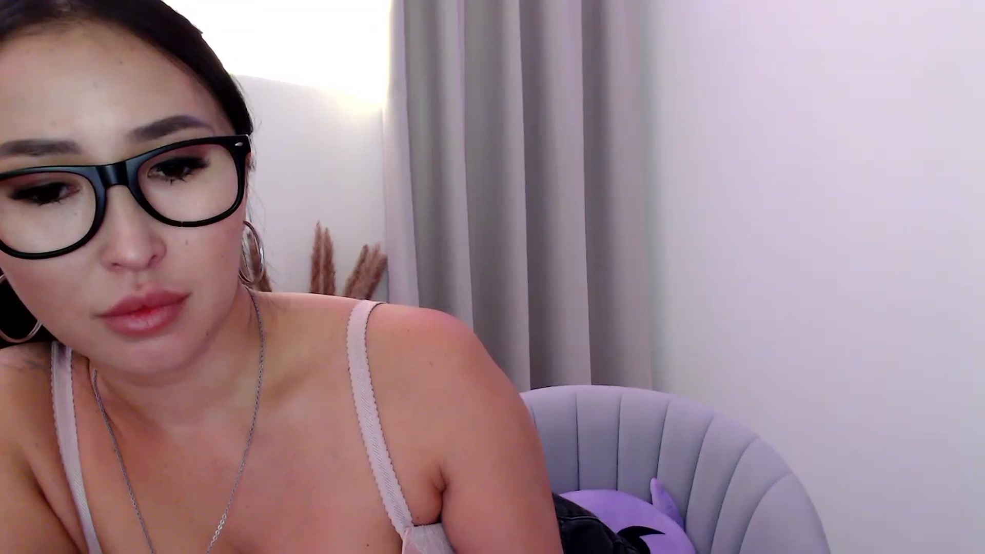 Gallery image thumbnail from Juicyylips's myfreecams stream on, 10/23/2023, 21:00 image 12 of 20