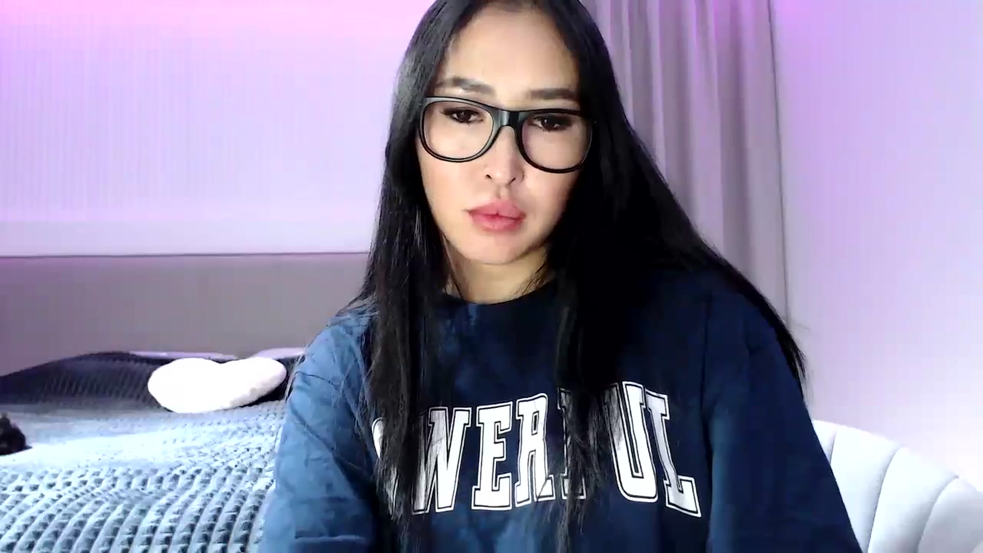 Gallery image thumbnail from Juicyylips's myfreecams stream on, 10/24/2023, 19:42 image 6 of 20