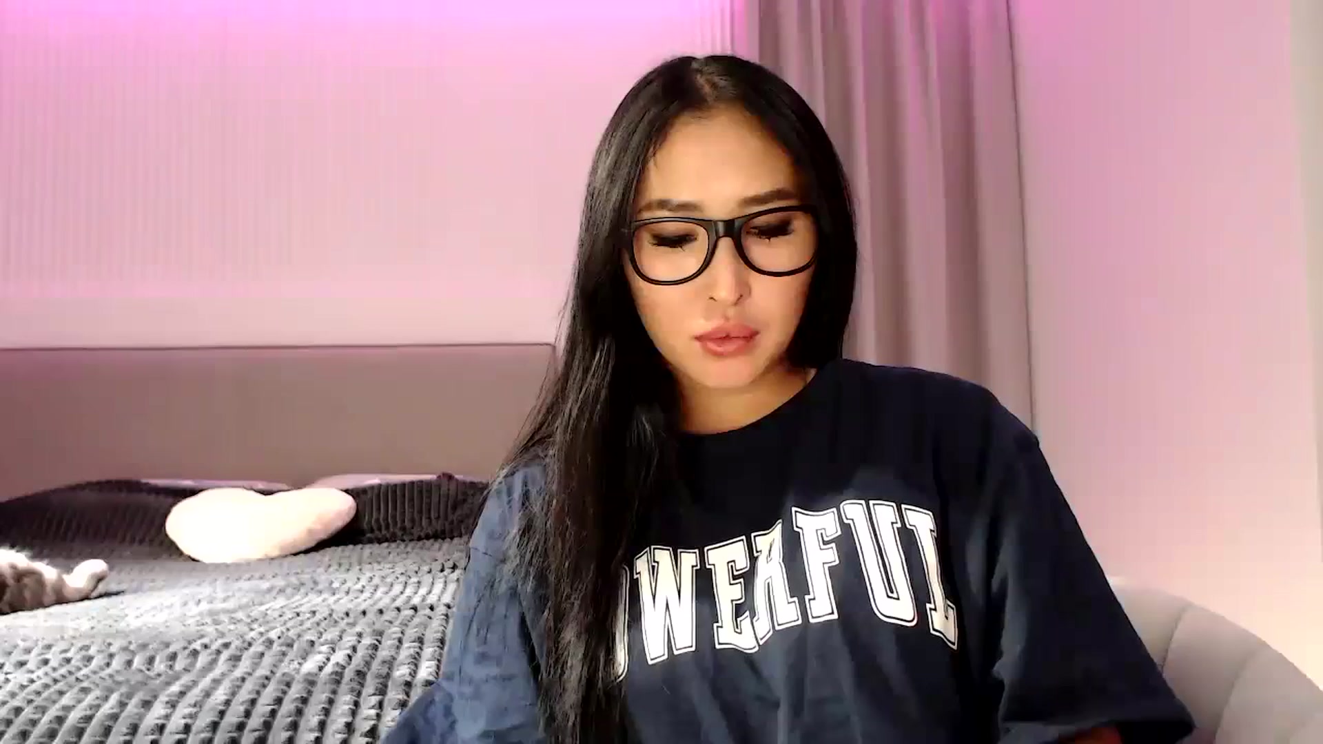 Gallery image thumbnail from Juicyylips's myfreecams stream on, 10/24/2023, 19:42 image 14 of 20