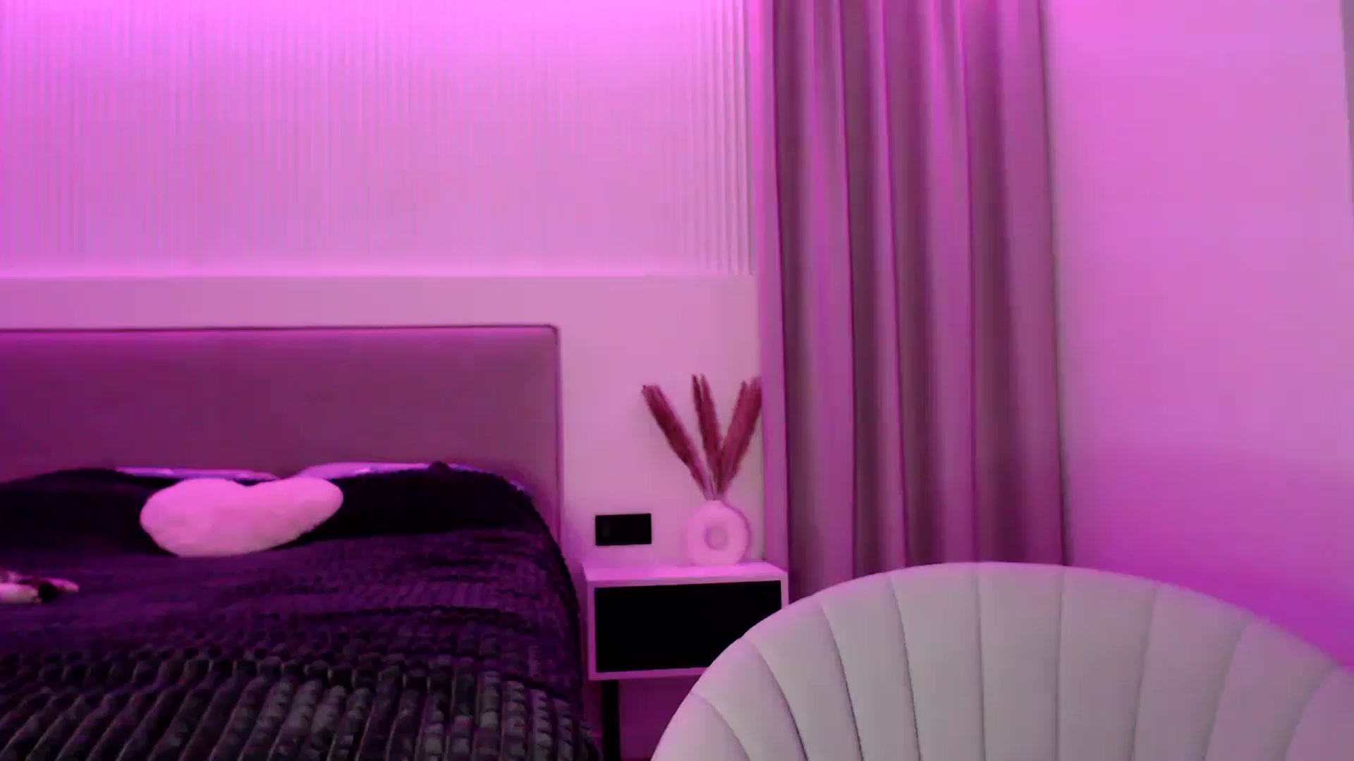 Gallery image thumbnail from Juicyylips's myfreecams stream on, 10/24/2023, 21:20 image 5 of 20