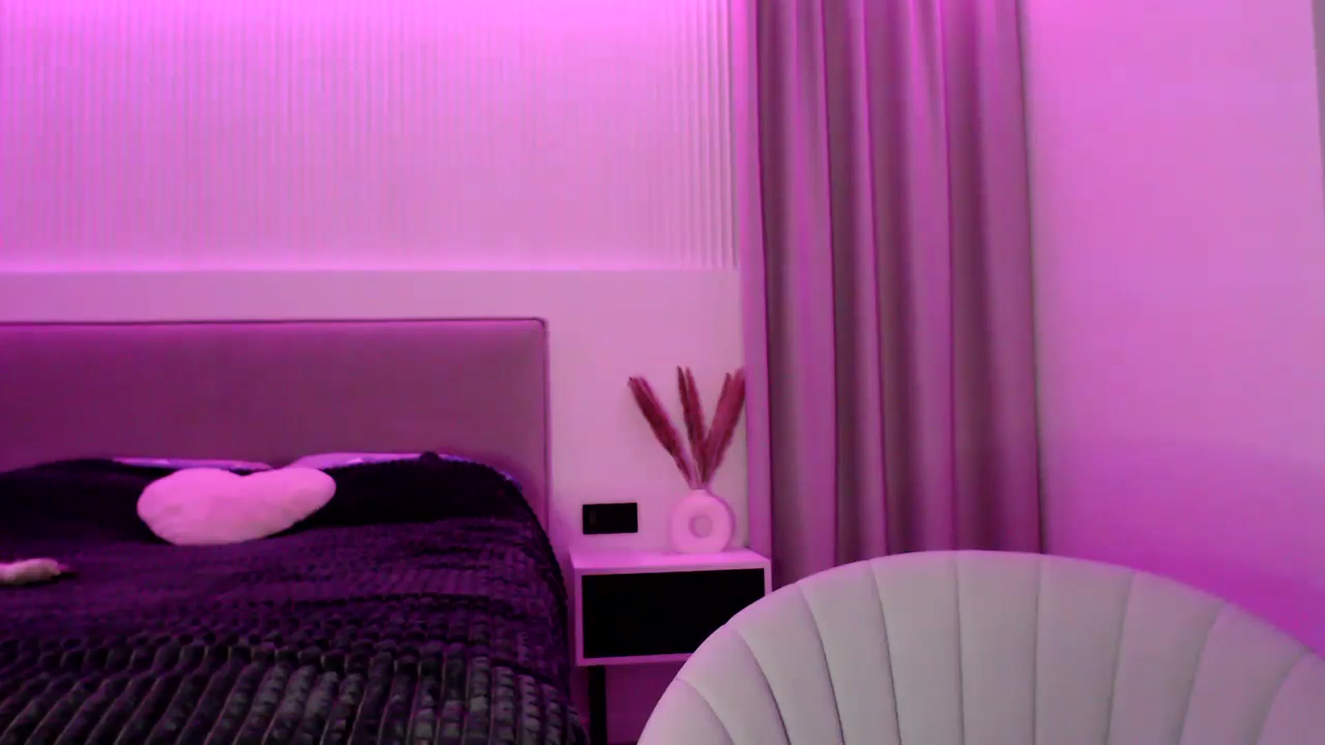 Gallery image thumbnail from Juicyylips's myfreecams stream on, 10/24/2023, 21:20 image 6 of 20
