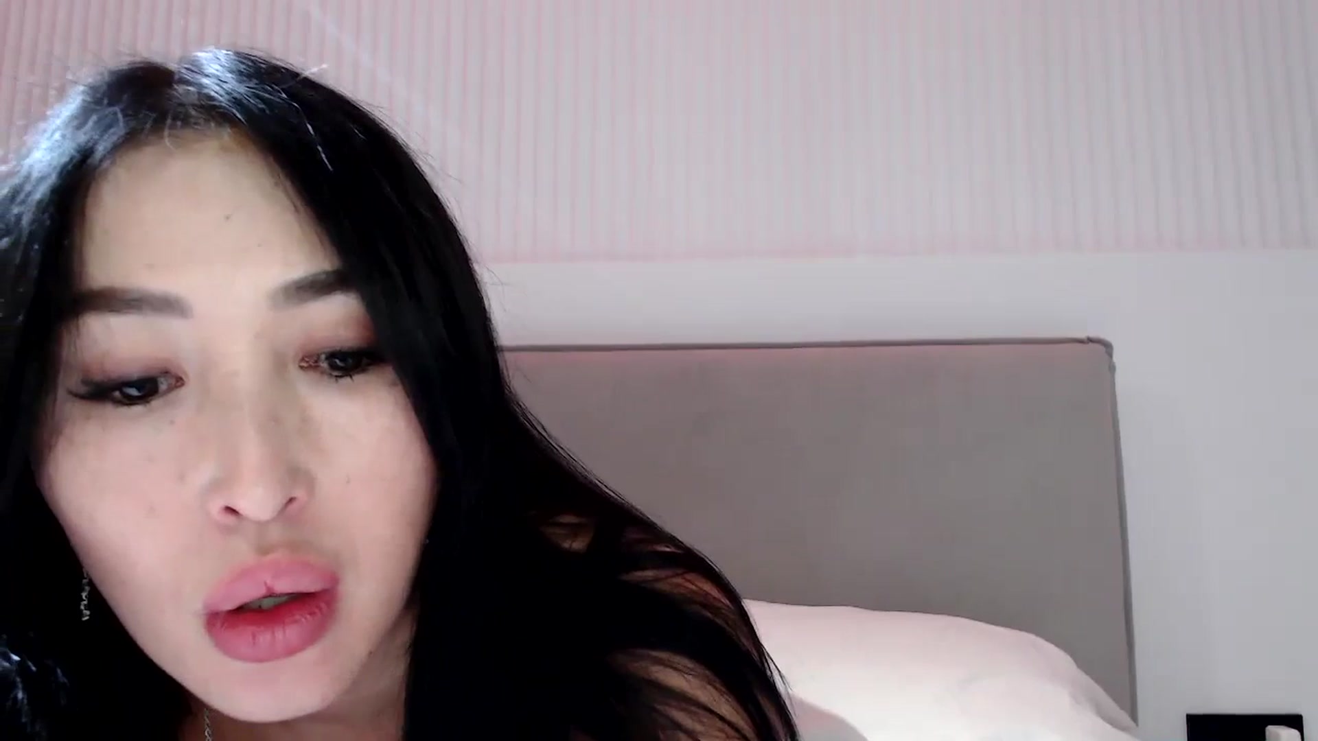 Gallery image thumbnail from Juicyylips's myfreecams stream on, 10/26/2023, 21:05 image 19 of 20