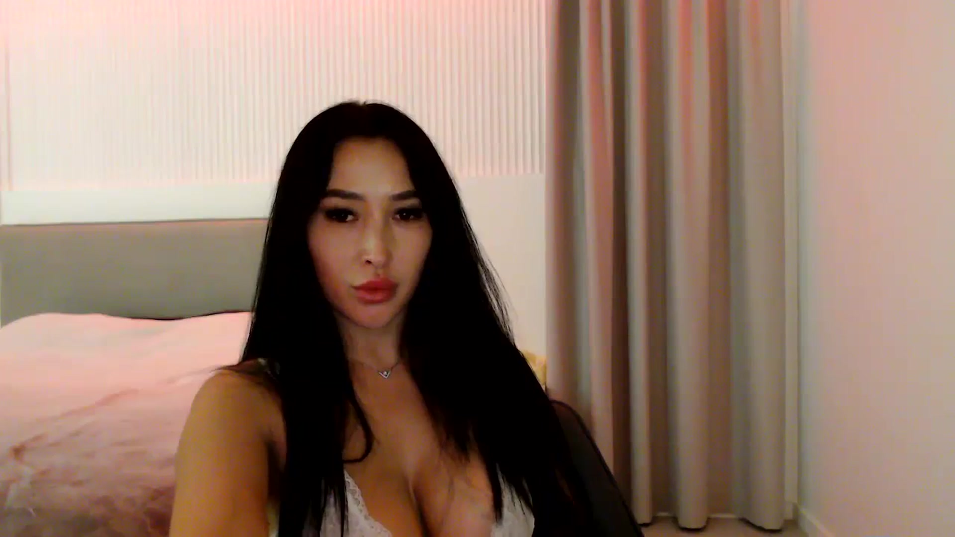 Gallery image thumbnail from Juicyylips's myfreecams stream on, 11/03/2023, 22:59 image 15 of 20