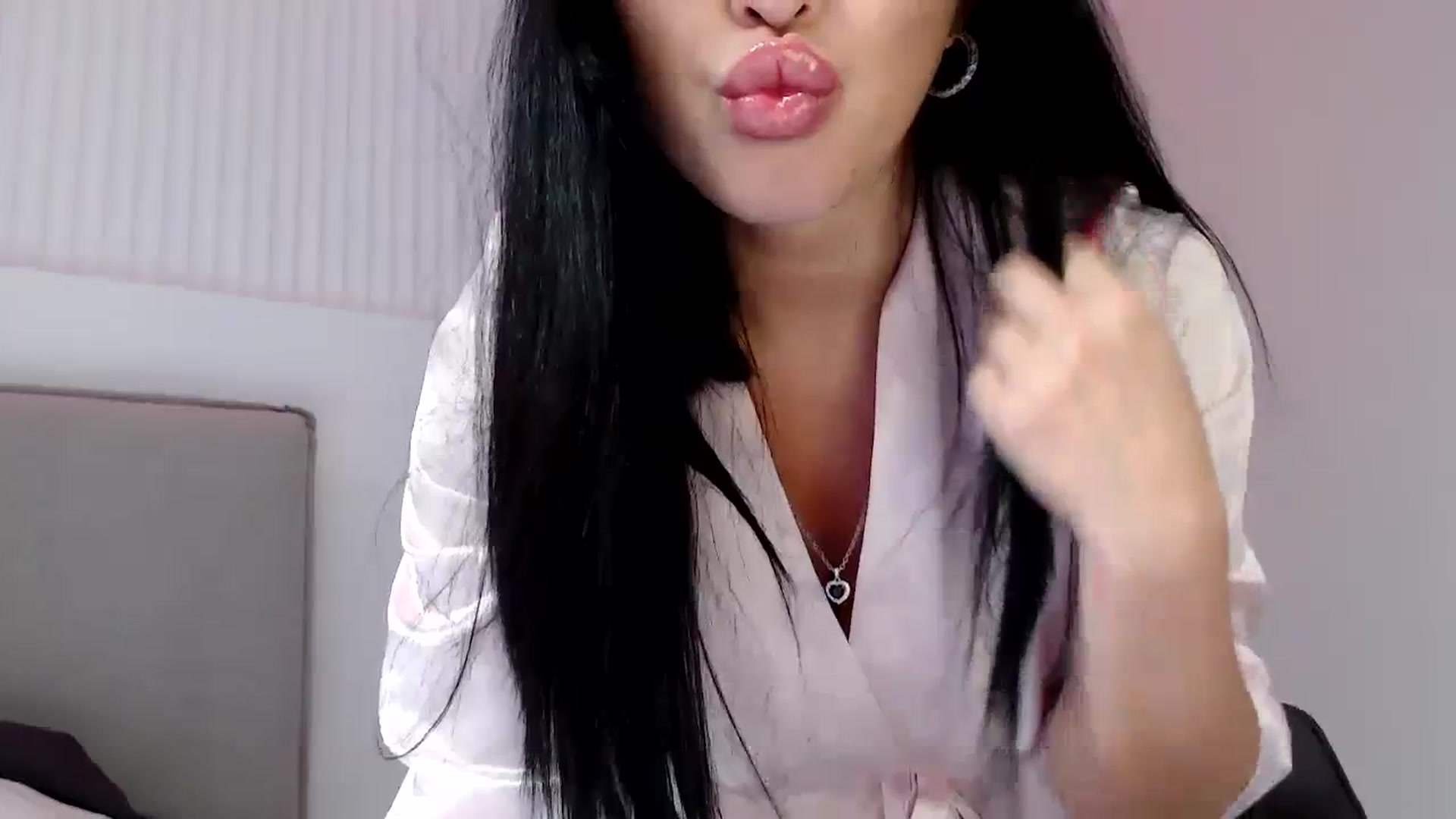Gallery image thumbnail from Juicyylips's myfreecams stream on, 11/04/2023, 21:10 image 12 of 20