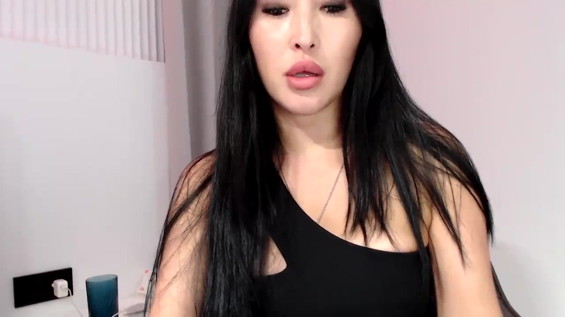 Gallery image thumbnail from Juicyylips's myfreecams stream on, 11/09/2023, 19:03 image 7 of 20