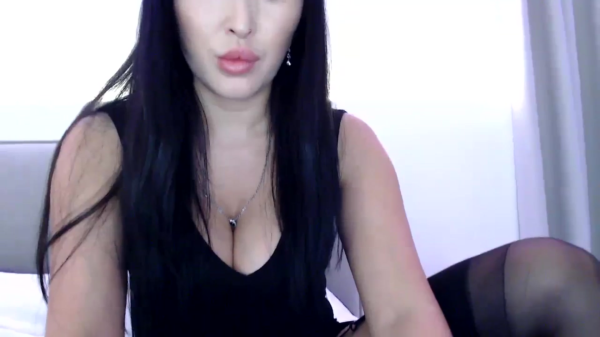 Gallery image thumbnail from Juicyylips's myfreecams stream on, 11/11/2023, 18:38 image 13 of 20