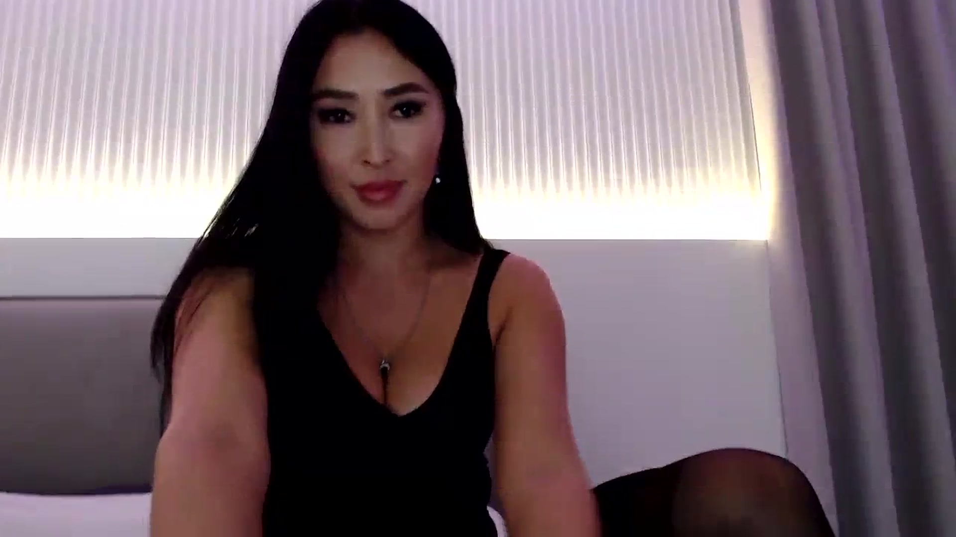 Gallery image thumbnail from Juicyylips's myfreecams stream on, 11/11/2023, 18:38 image 7 of 20