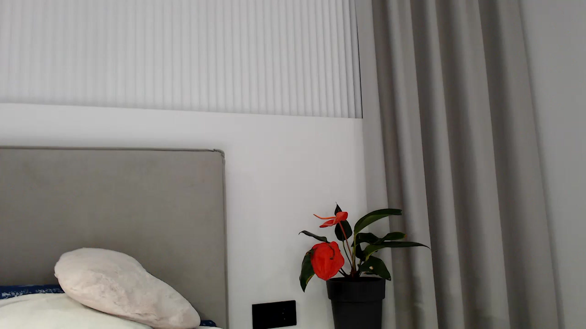 Gallery image thumbnail from Juicyylips's myfreecams stream on, 12/06/2023, 13:33 image 9 of 20