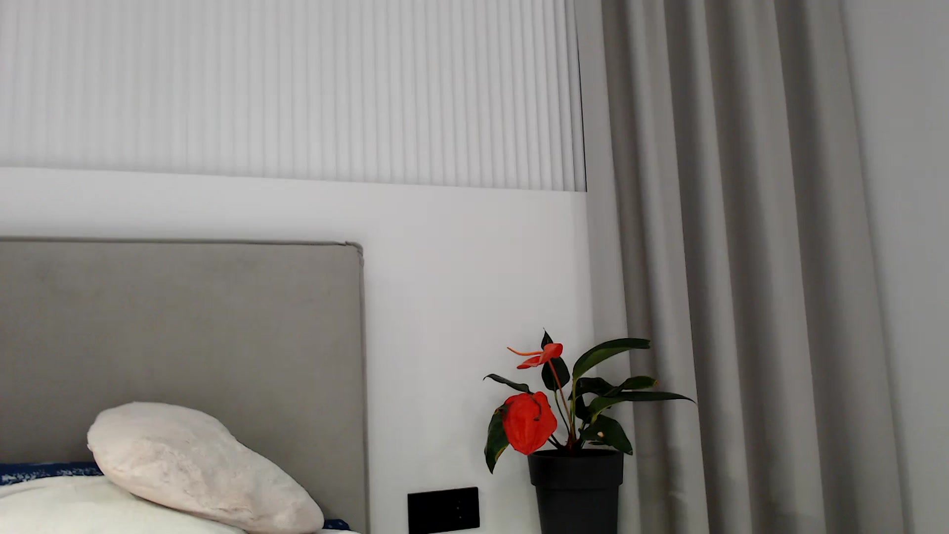 Gallery image thumbnail from Juicyylips's myfreecams stream on, 12/06/2023, 13:33 image 8 of 20