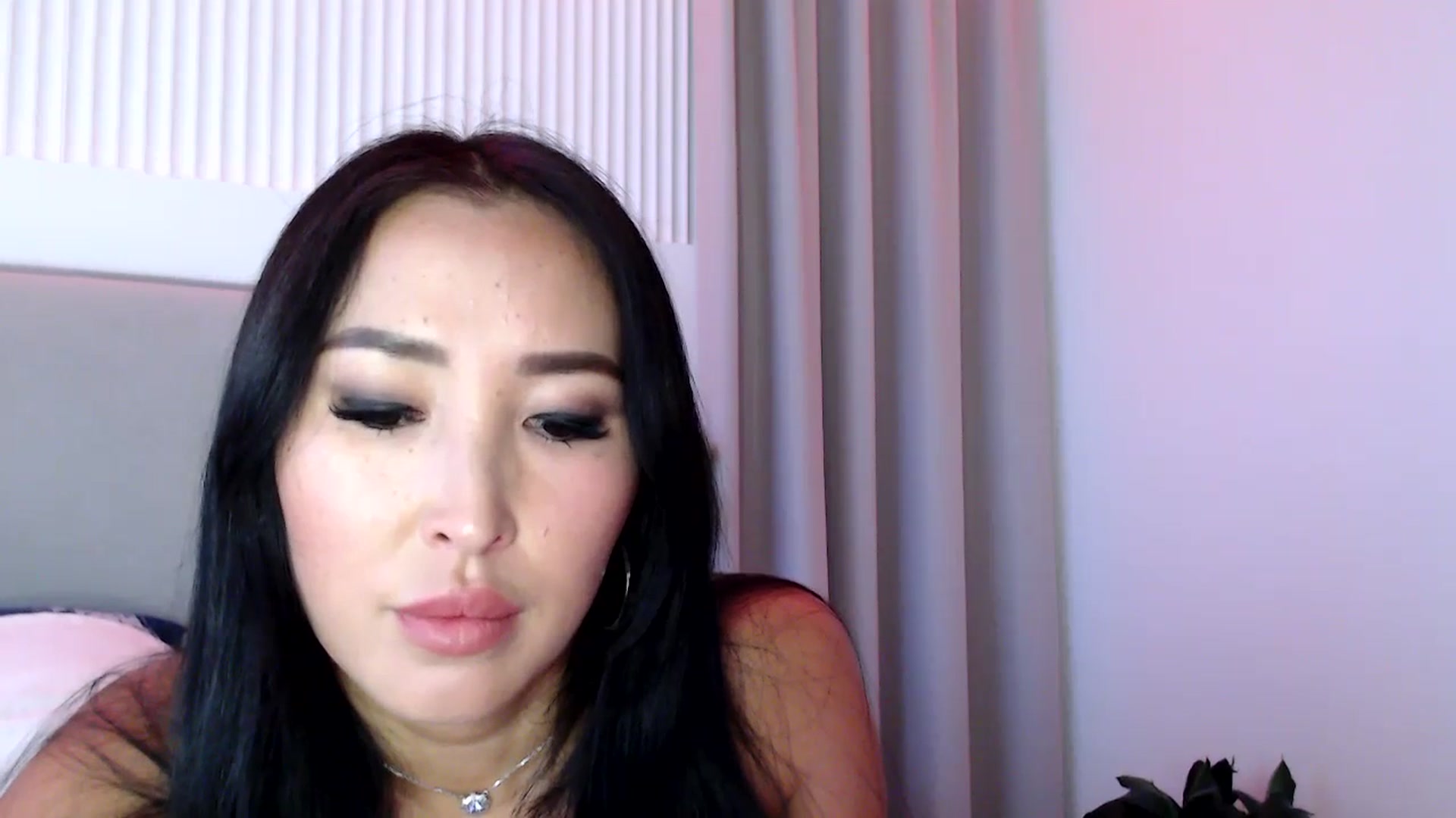 Gallery image thumbnail from Juicyylips's myfreecams stream on, 12/11/2023, 12:48 image 13 of 20