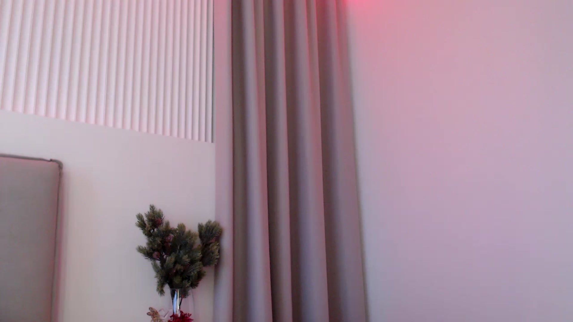 Gallery image thumbnail from Juicyylips's myfreecams stream on, 12/11/2023, 12:48 image 8 of 20