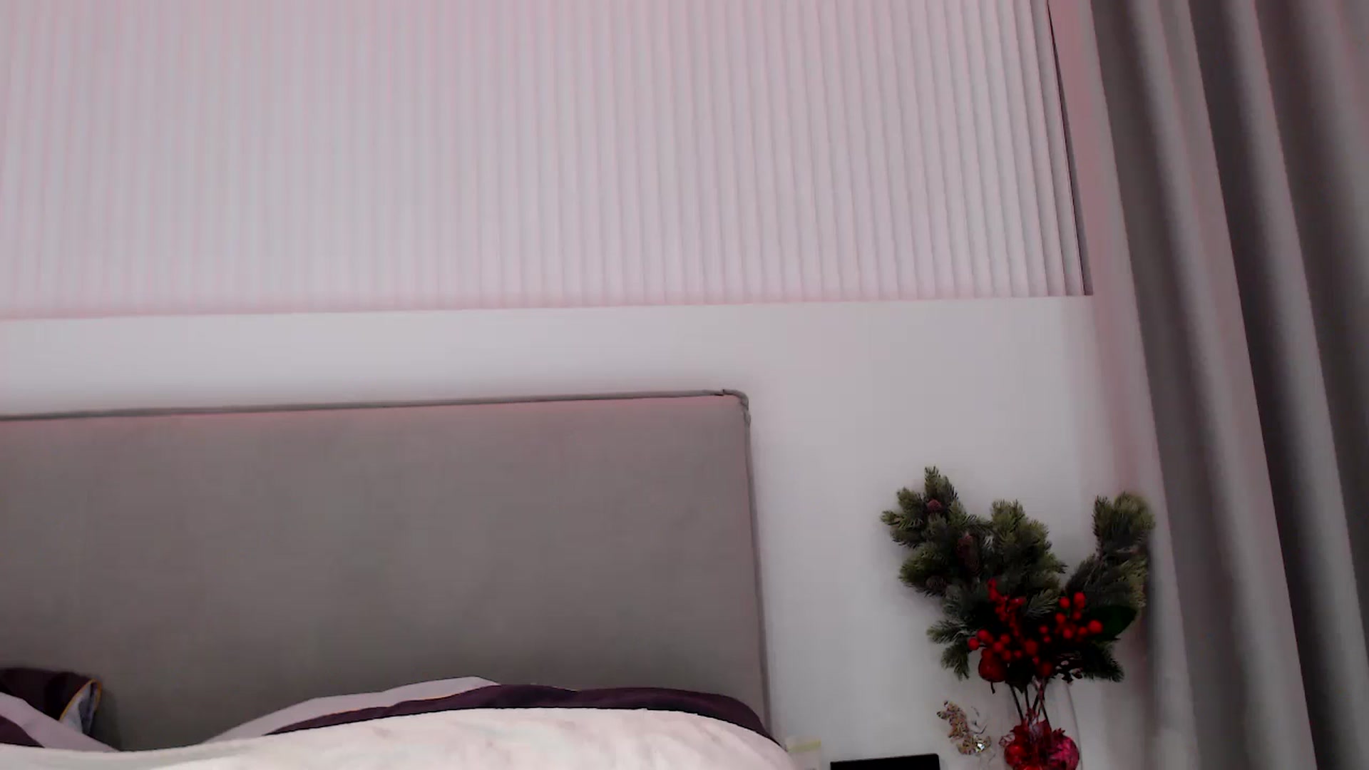 Gallery image thumbnail from Juicyylips's myfreecams stream on, 12/15/2023, 21:25 image 15 of 20